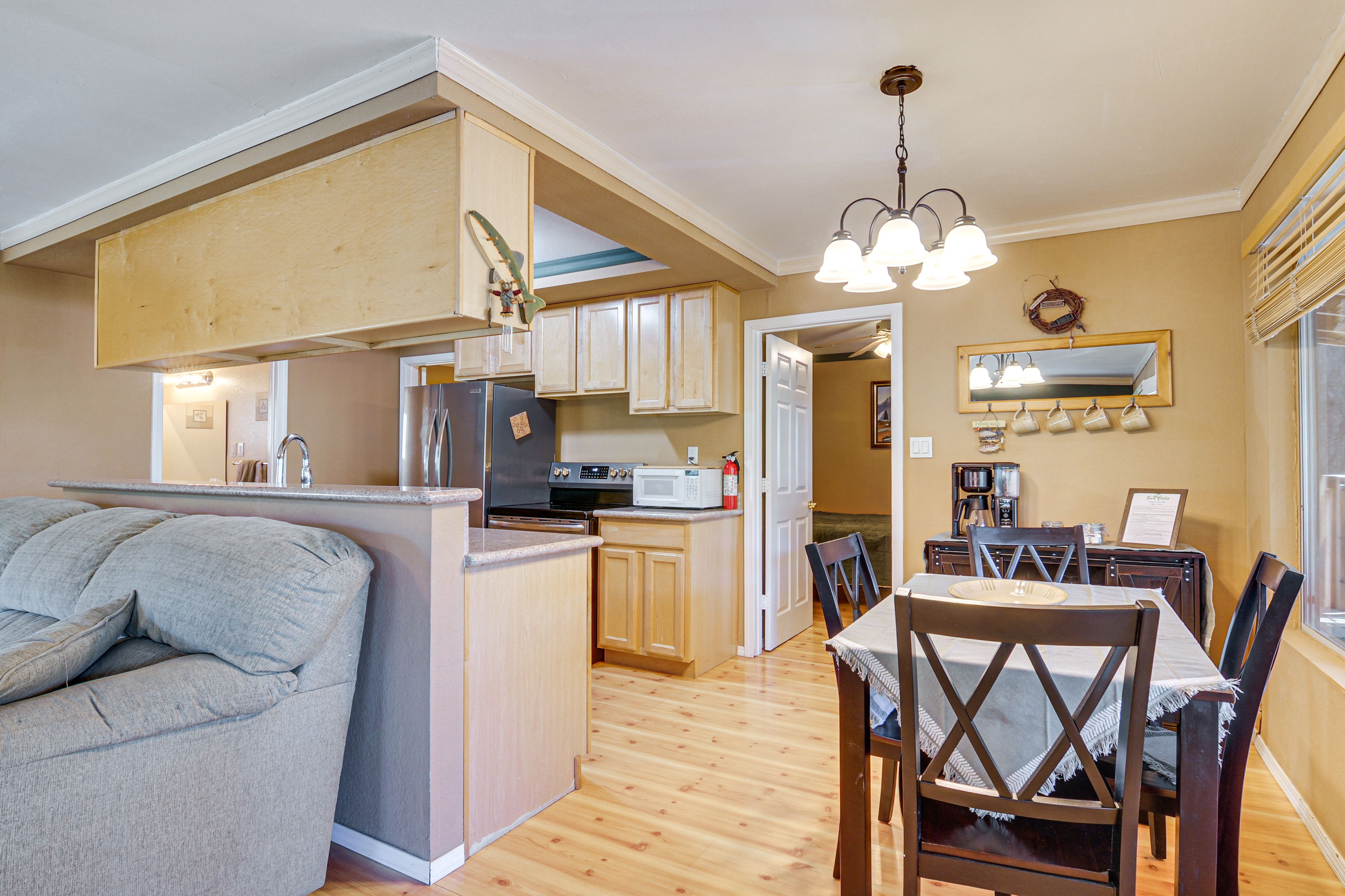 Dining Area | Dishware & Flatware