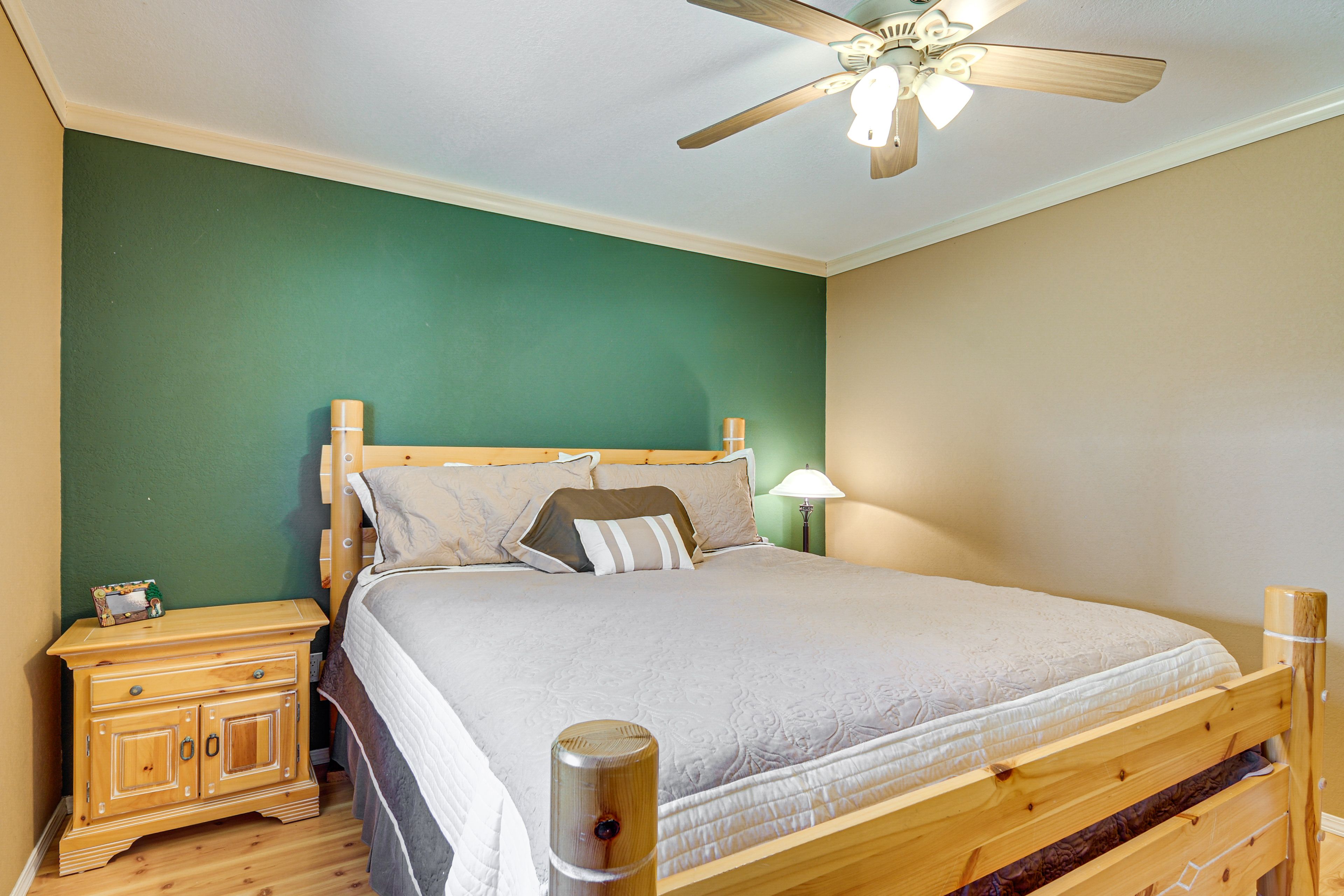 Bedroom 1 | King Bed | Linens