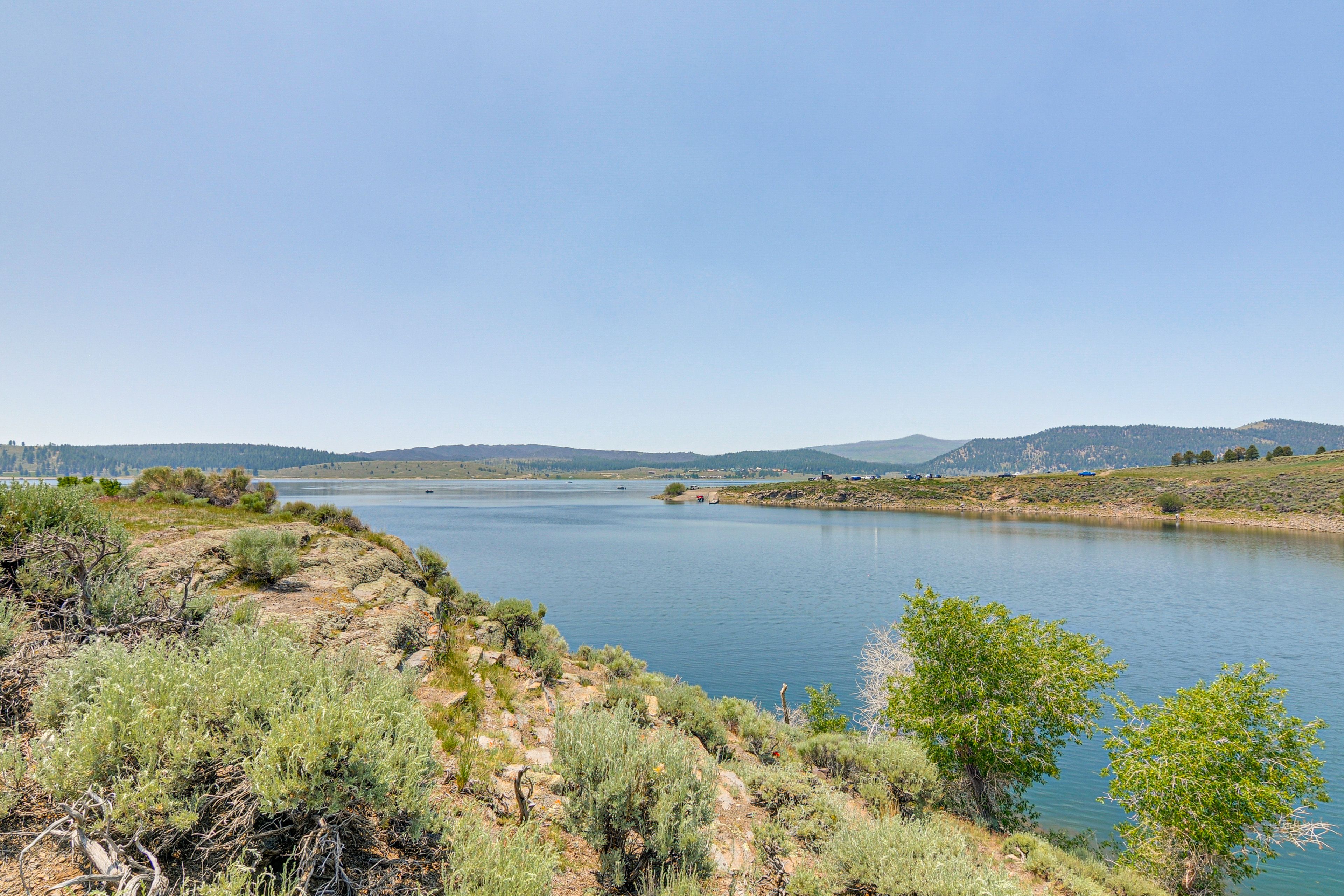 Mountain & Lake Views | Walking Distance (~ 1 Mi Away)