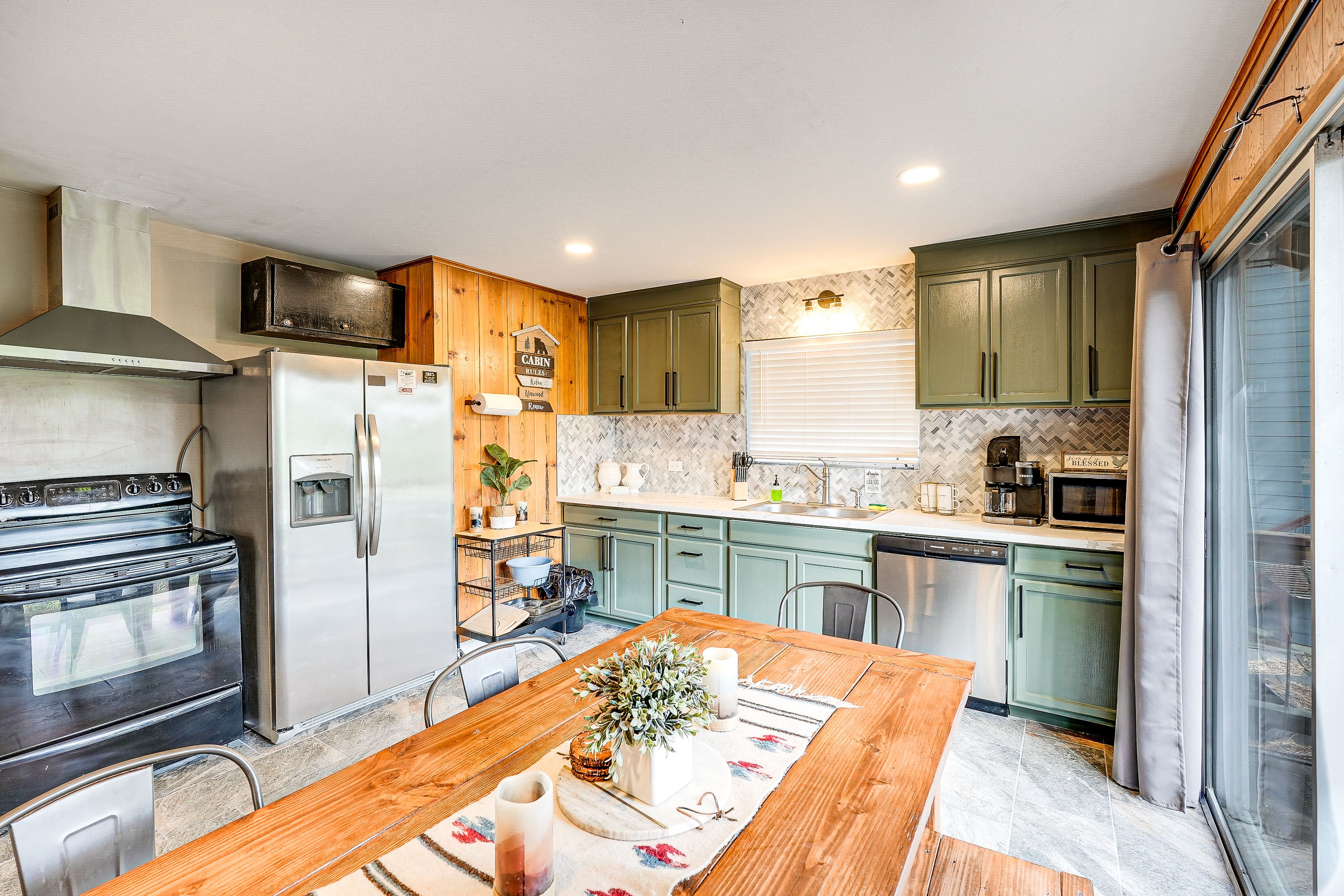 Kitchen | Dual Drip/Keurig Coffee Maker | Cooking Basics | Main Level