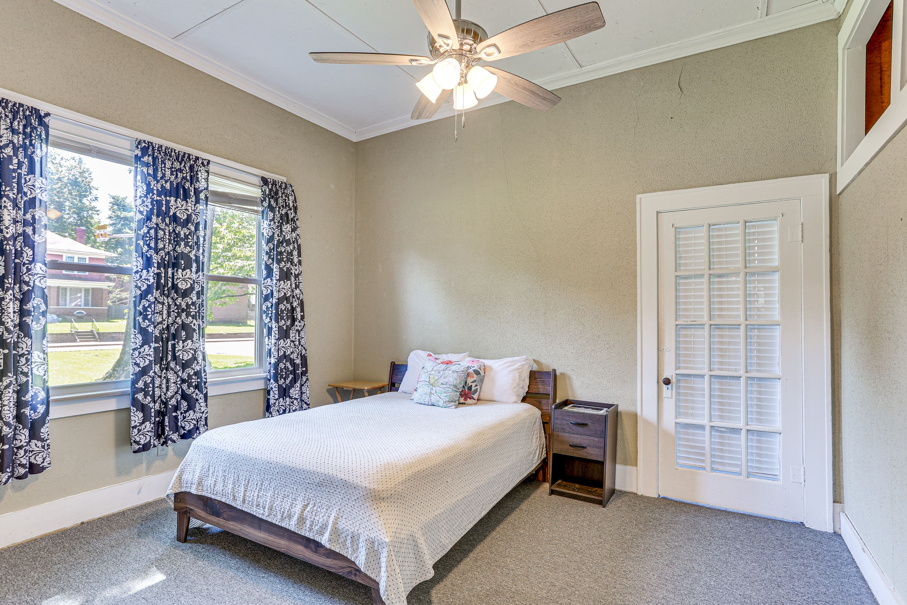 Bedroom 3 | Queen Bed