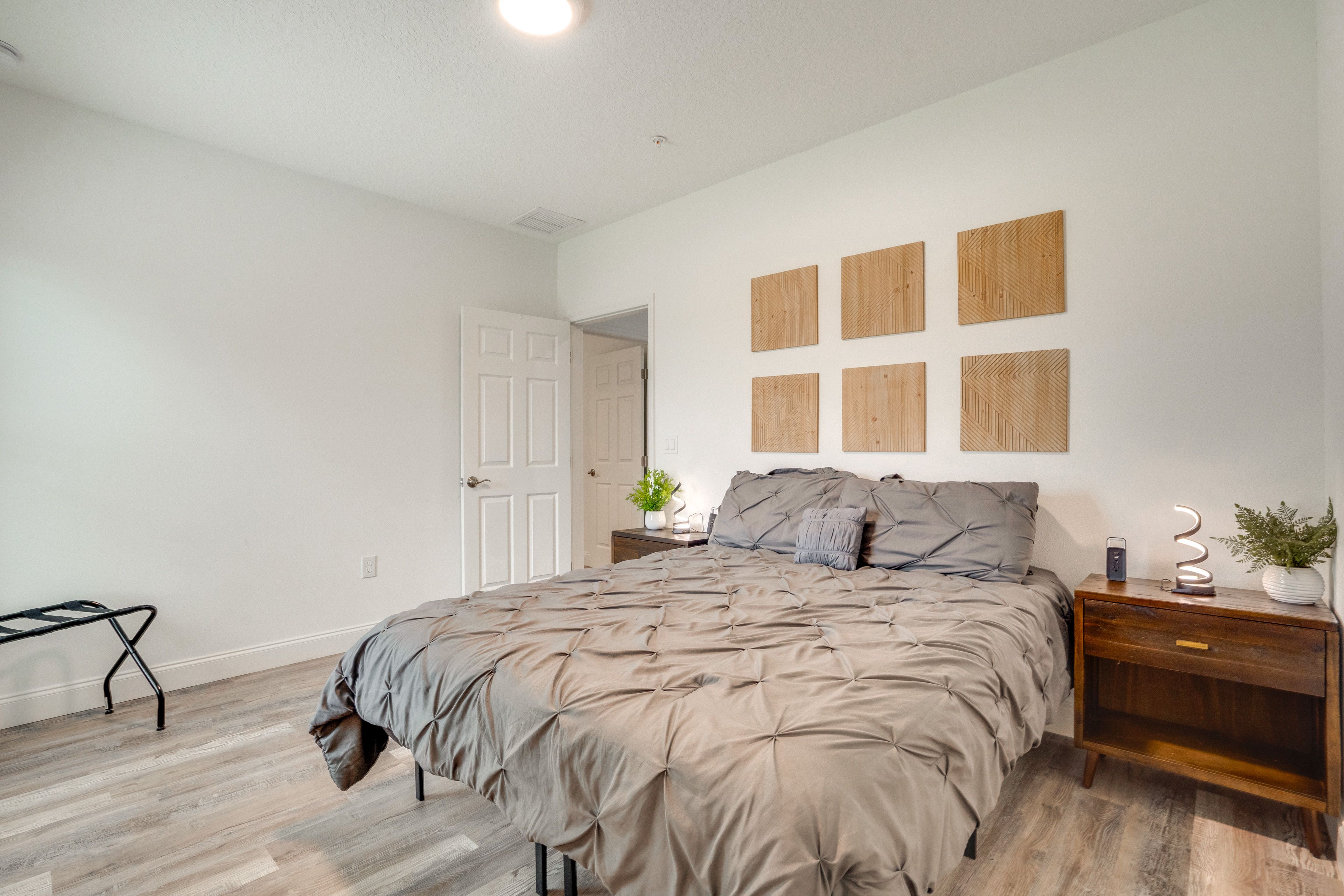 Bedroom 2 | Queen Bed