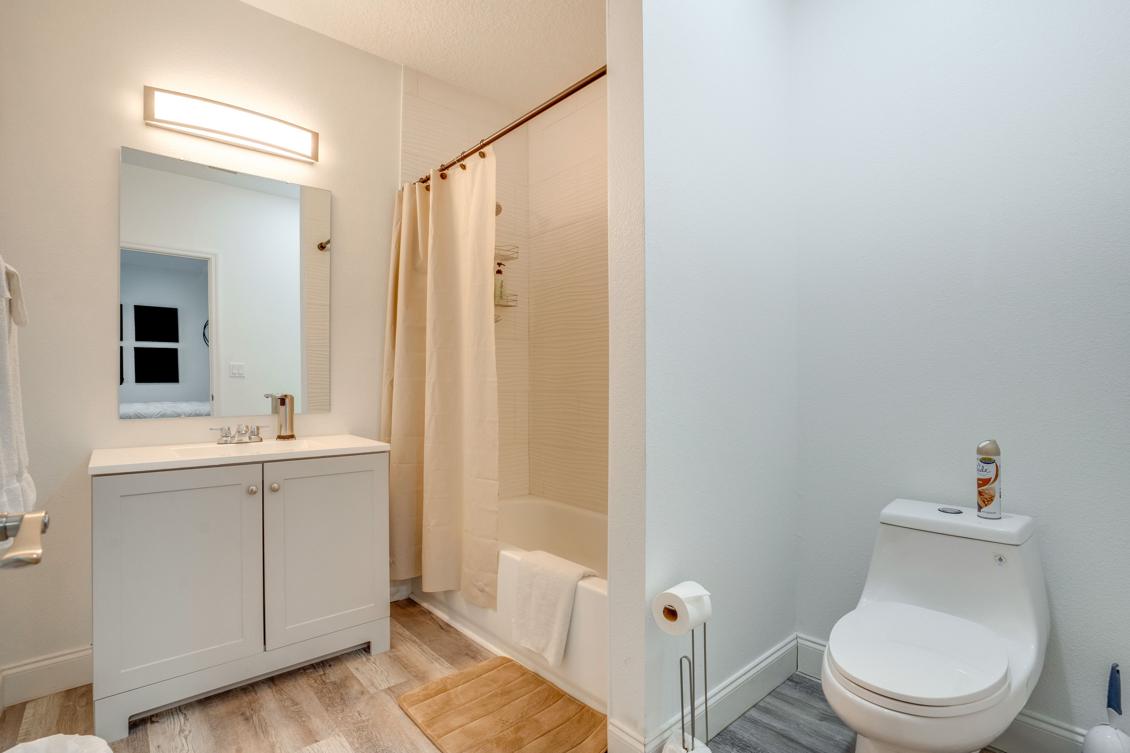 En-Suite Bathroom | Towels Provided
