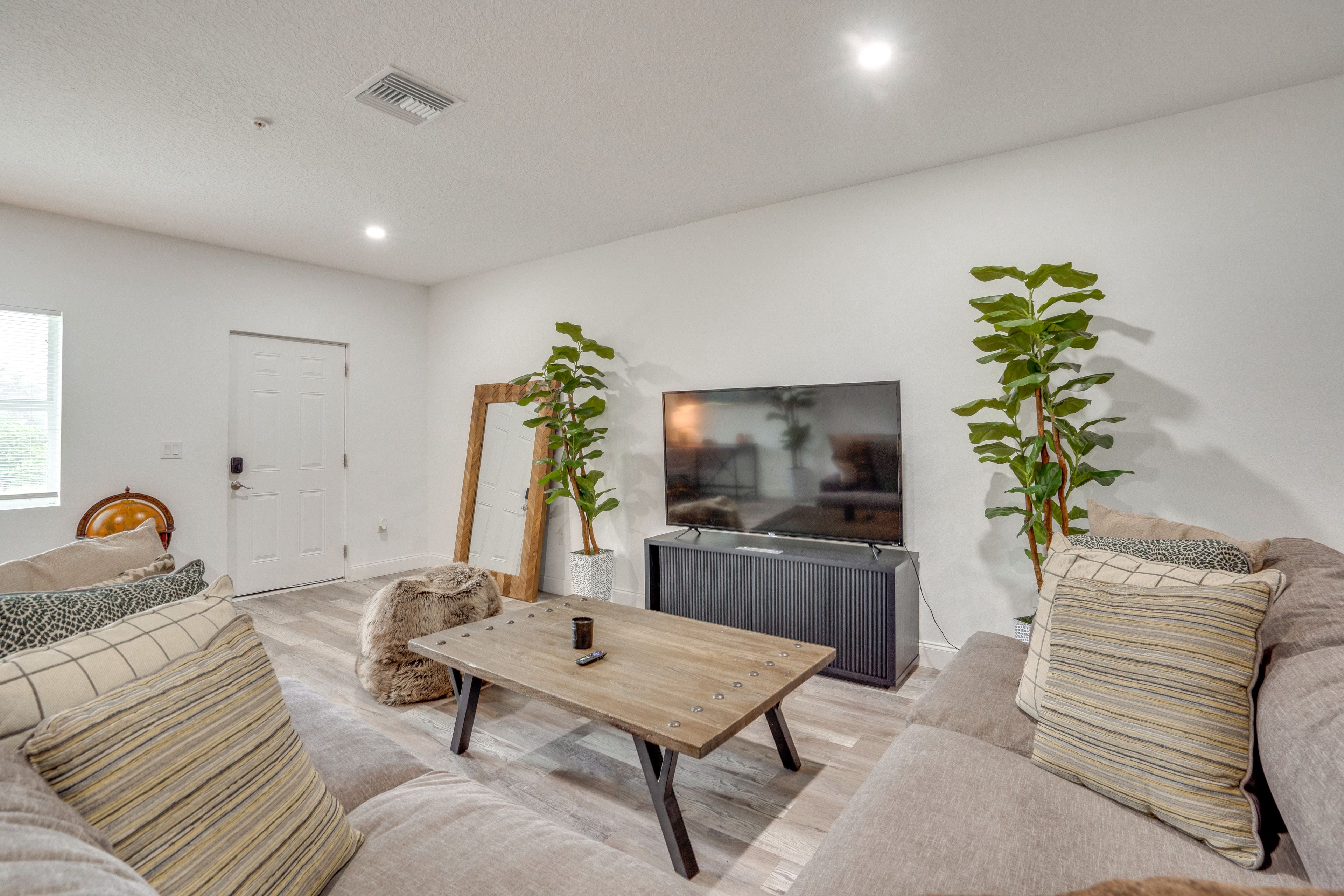 Palmetto Vacation Rental | 4BR | 2BA | 1,800 Sq Ft | Stairs Required