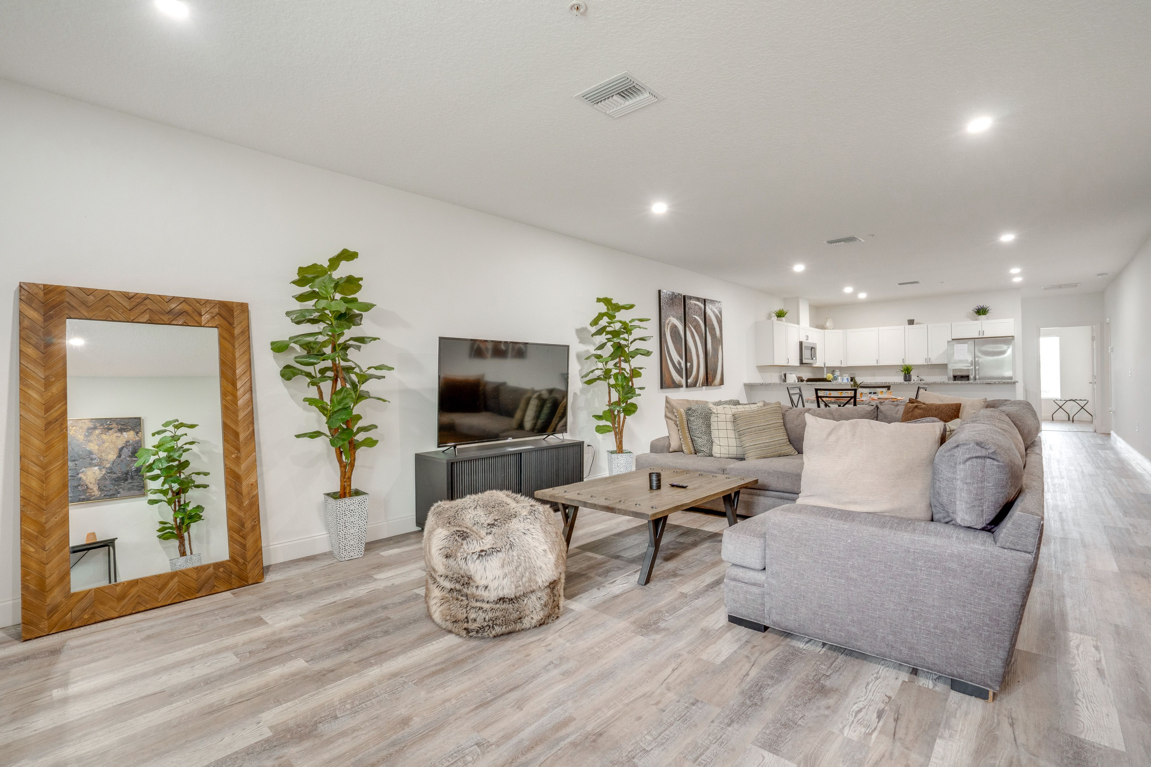 Living Room | Smart TV | Free WiFi | Board Games