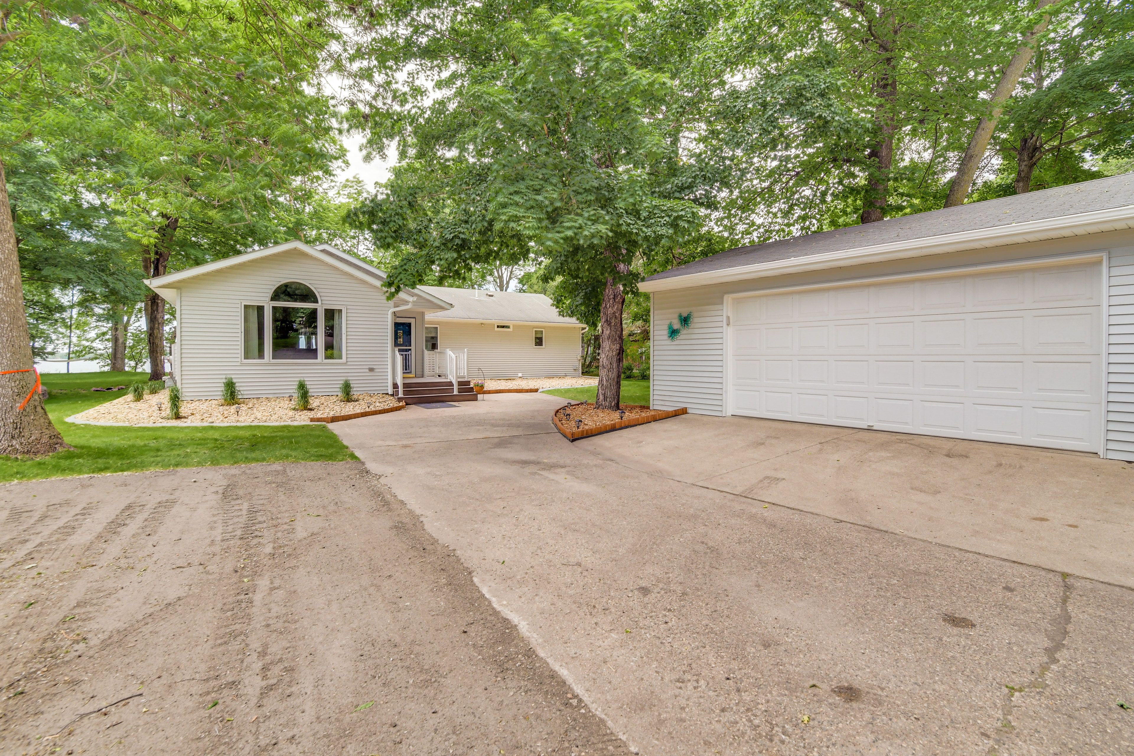 Parking | Garage (2 Vehicles) | Driveway (6 Vehicles)