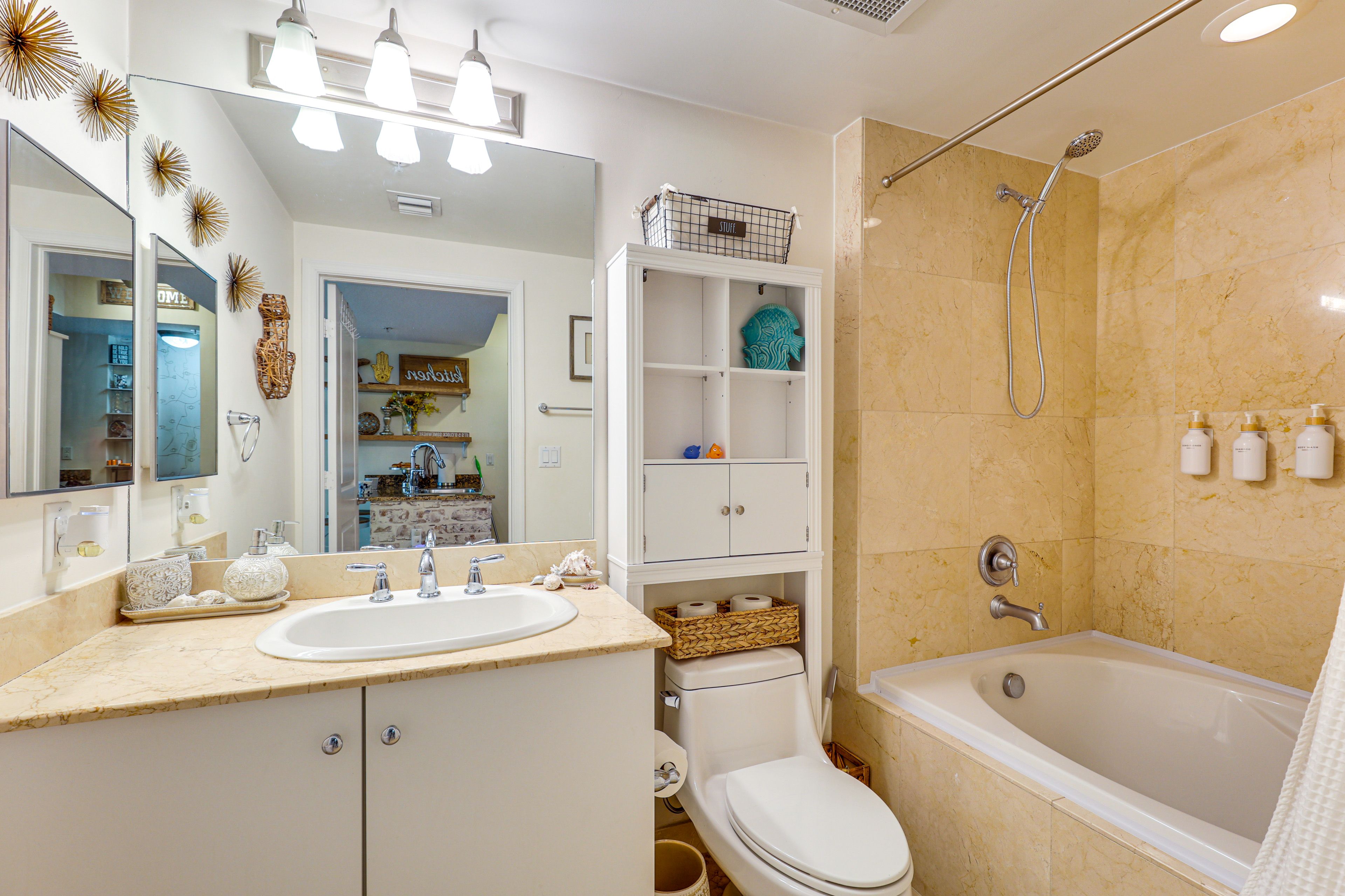 Full Bathroom | Complimentary Toiletries