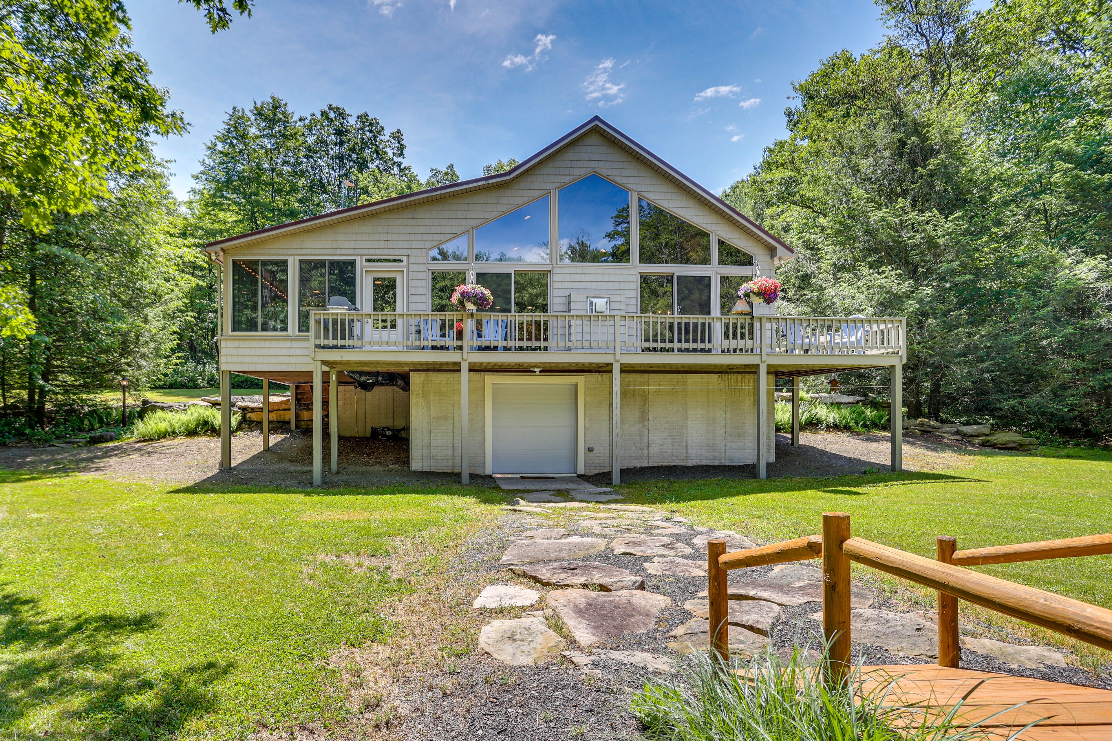 Backyard | Fire Pit | Fishing Pond | Hammocks