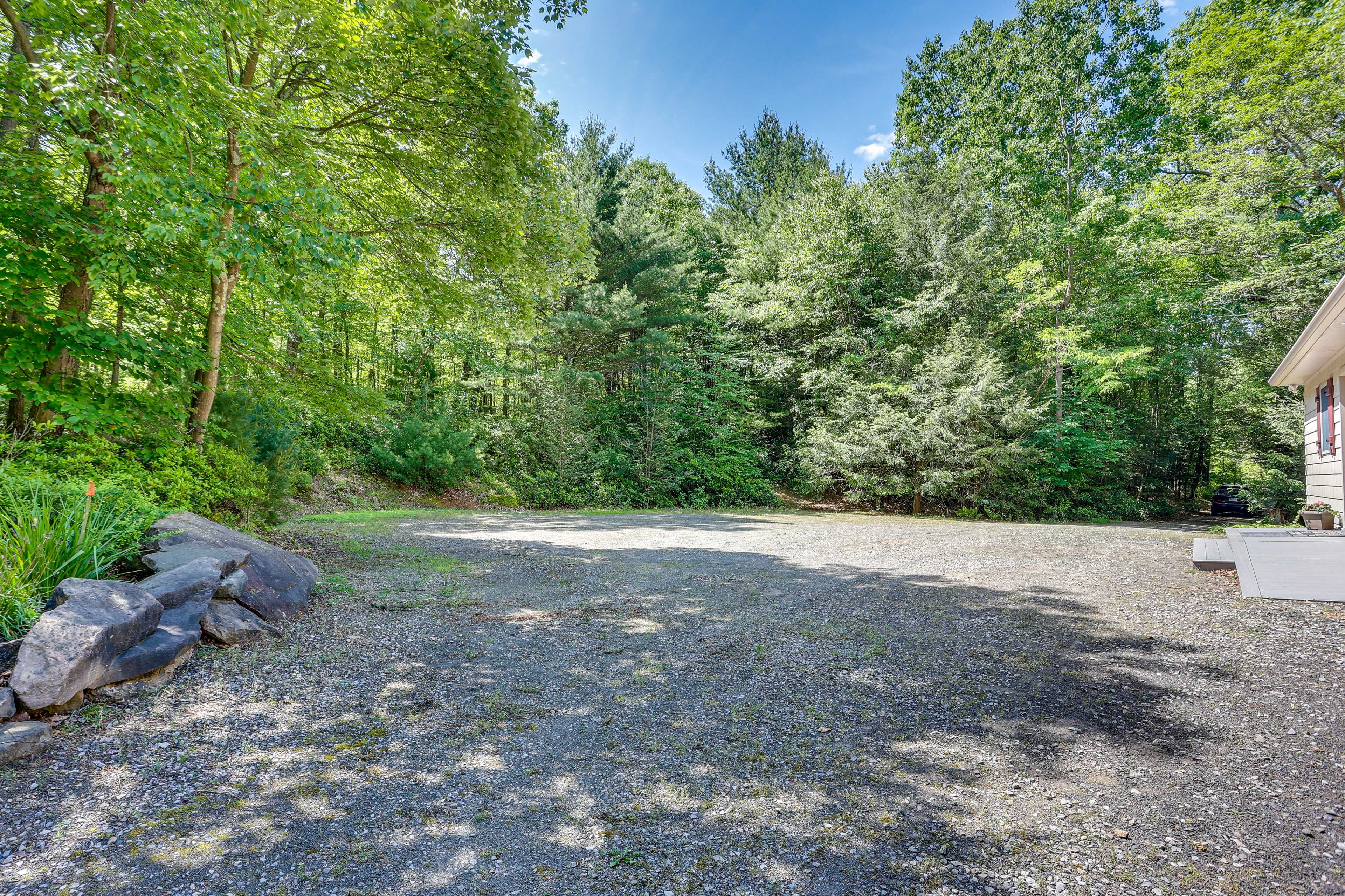 Parking | Driveway (6 Vehicles) | RV Hookup (Upon Request)