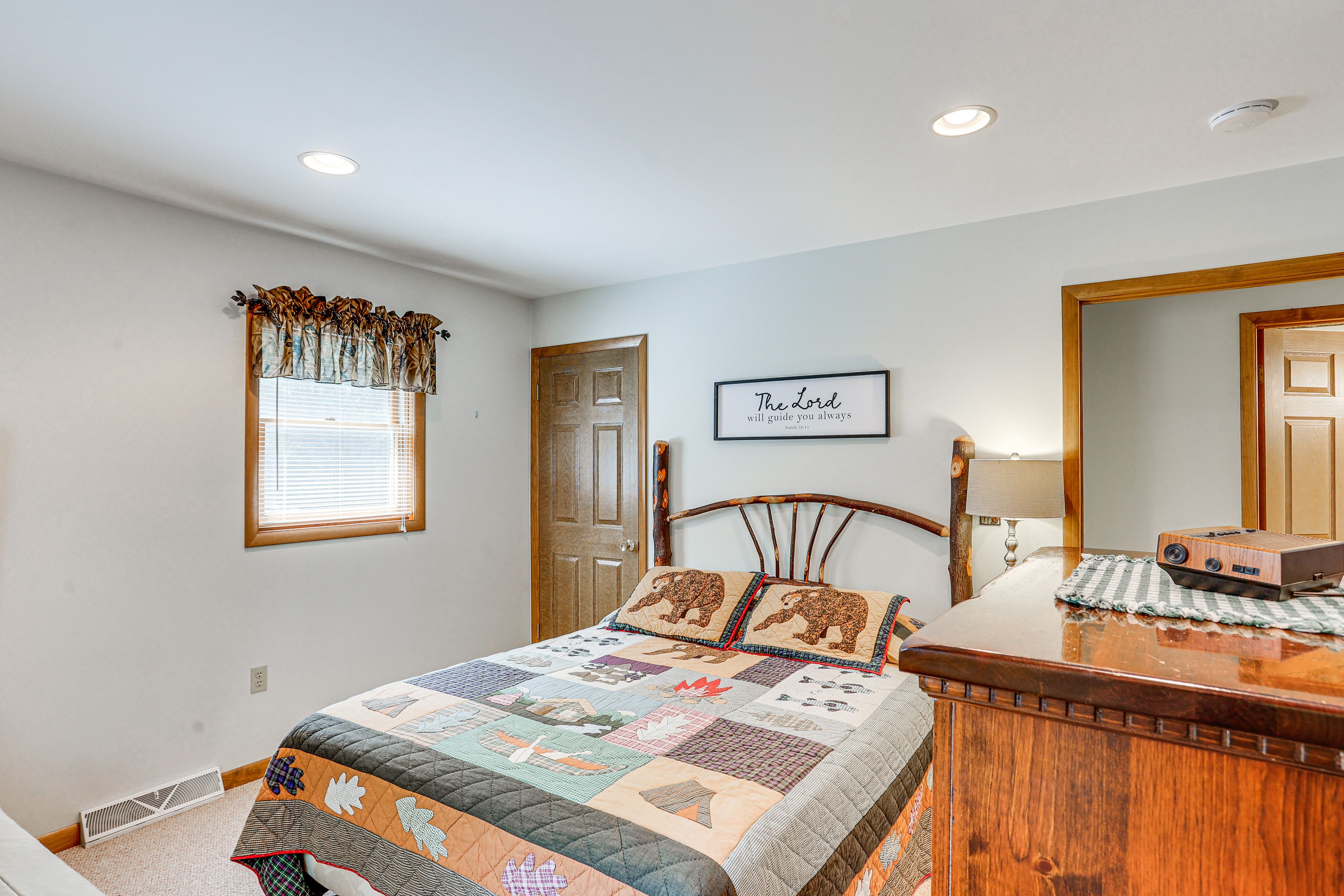 Bedroom 2 | Queen Bed | Twin Bed | Main Level