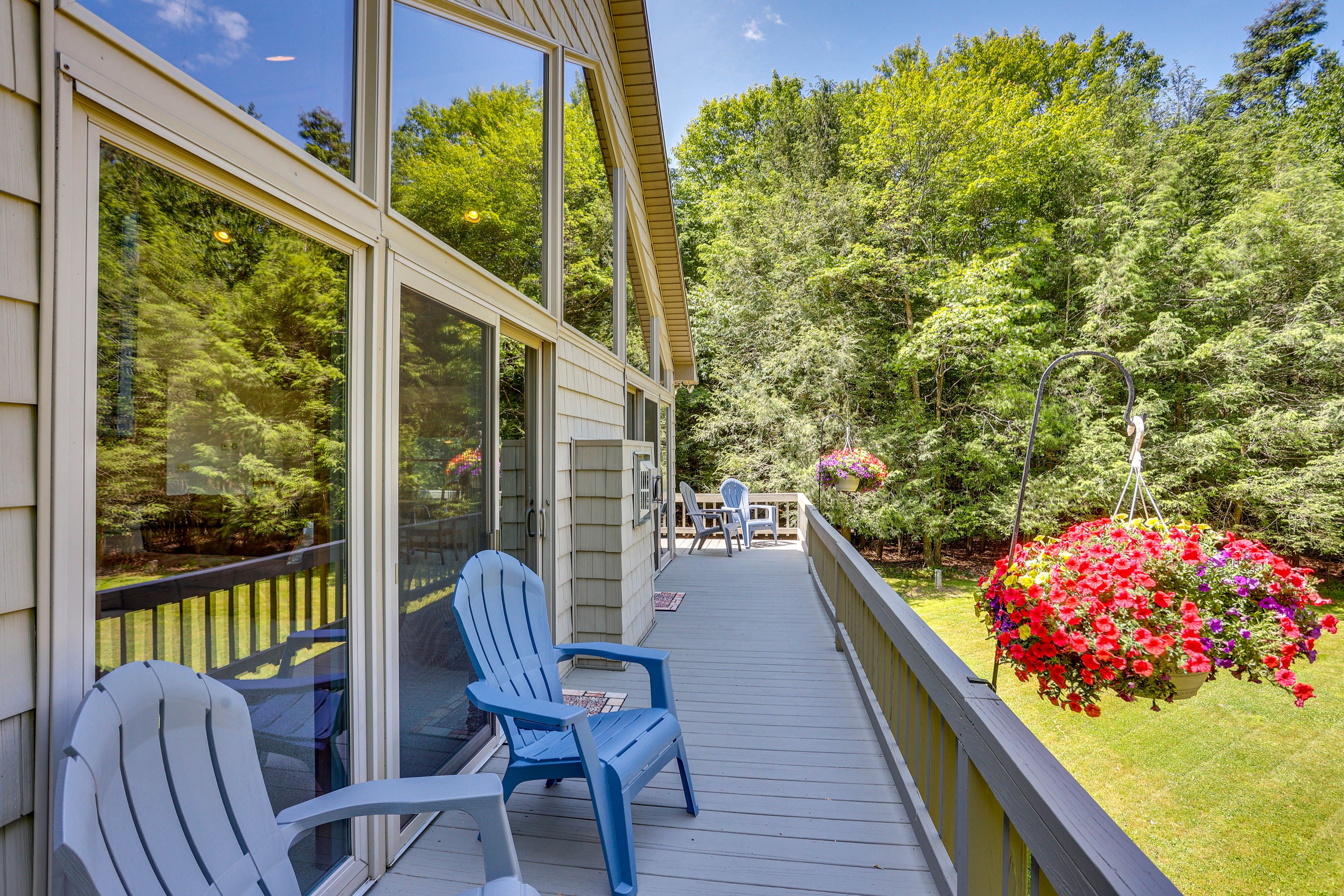 Deck | Gas Grill (Propane Provided)