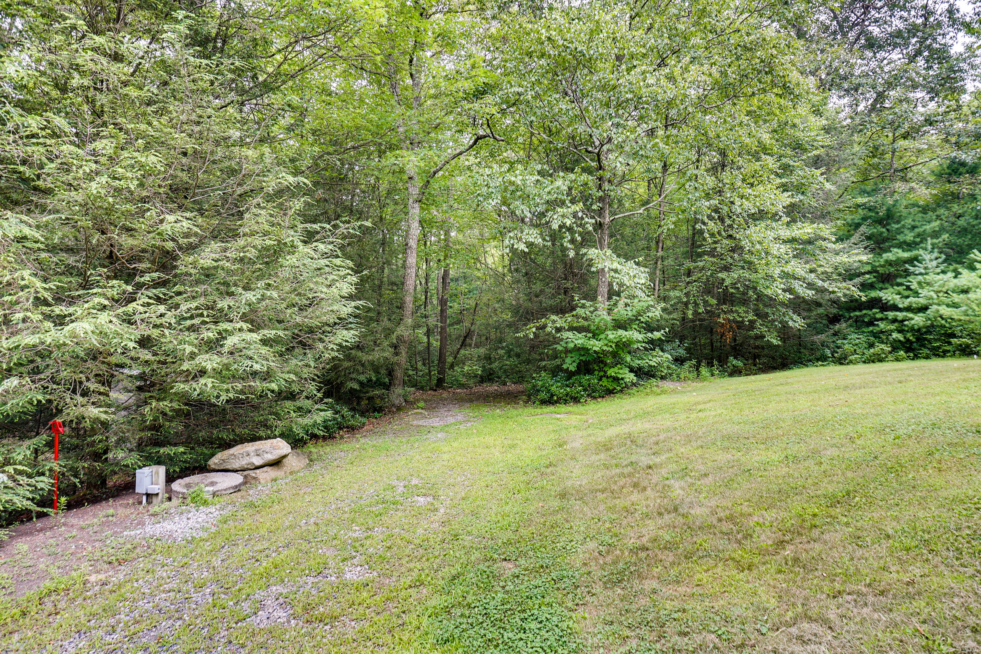 Parking | Driveway (6 Vehicles) | RV Hookup (Upon Request)