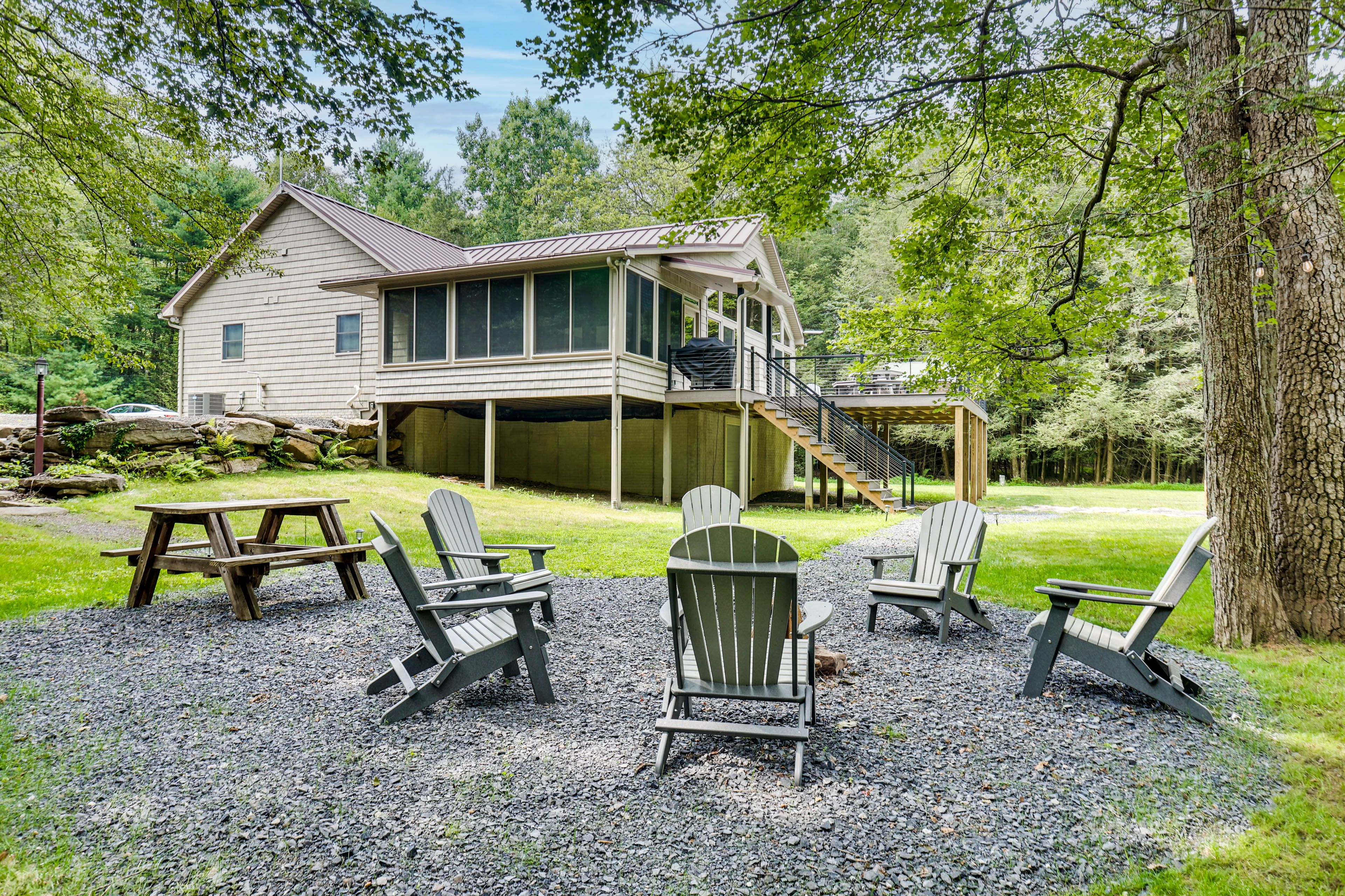 Backyard | Fire Pit | Fishing Pond | Hammocks