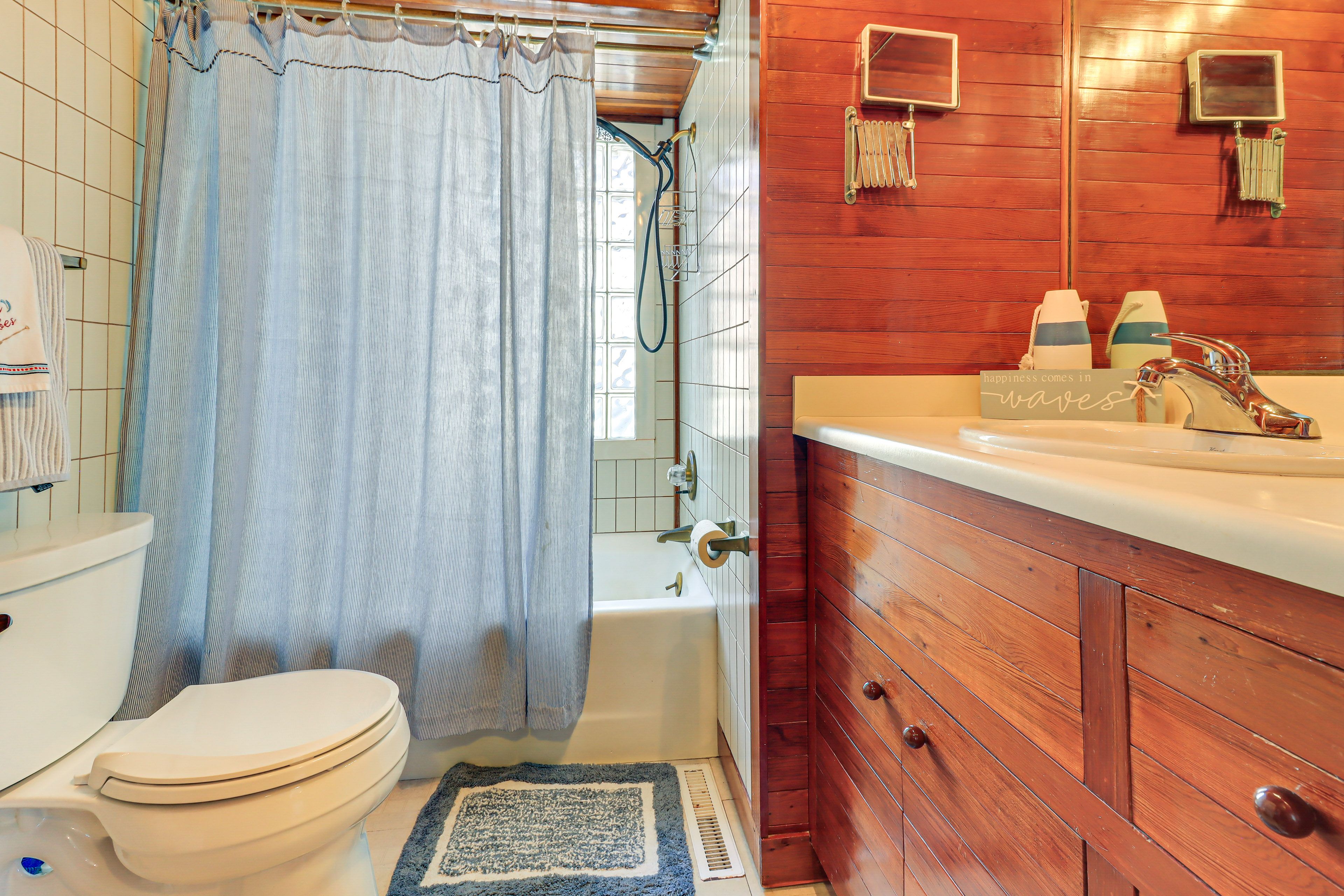 Full Bathroom | 2nd Floor | Shower/Tub Combo