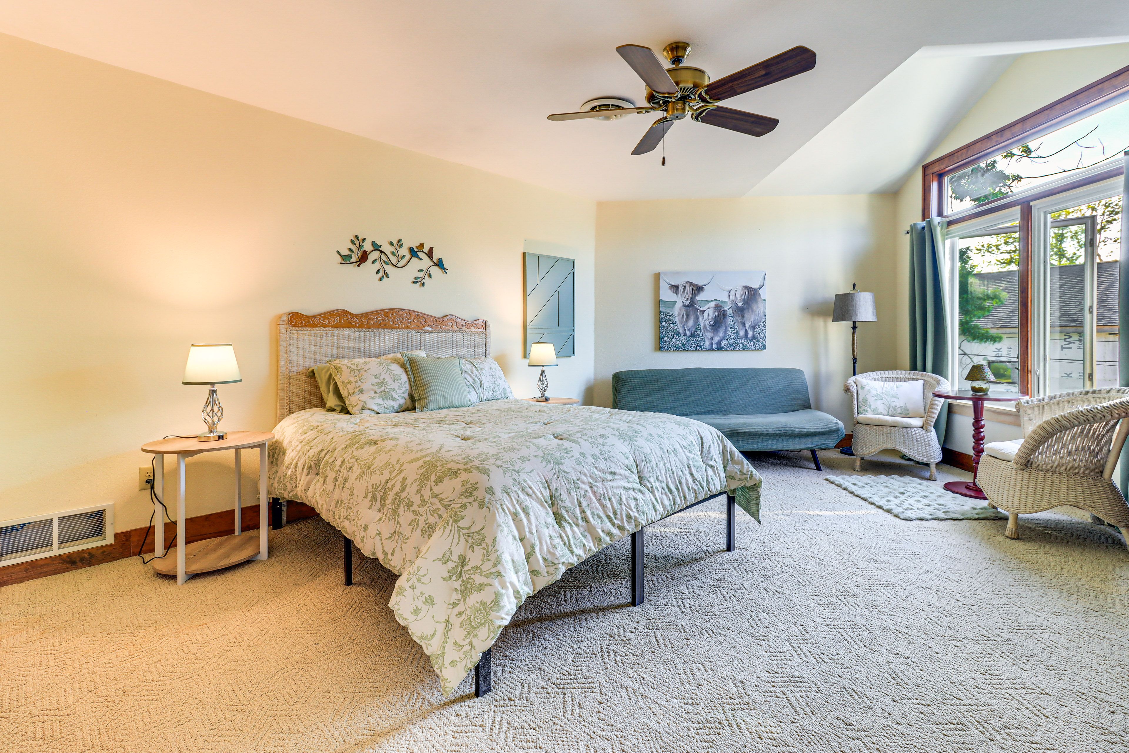 Bedroom 2 | 2nd Floor | Queen Bed | Twin XL Futon | Smart TV | Linens Provided
