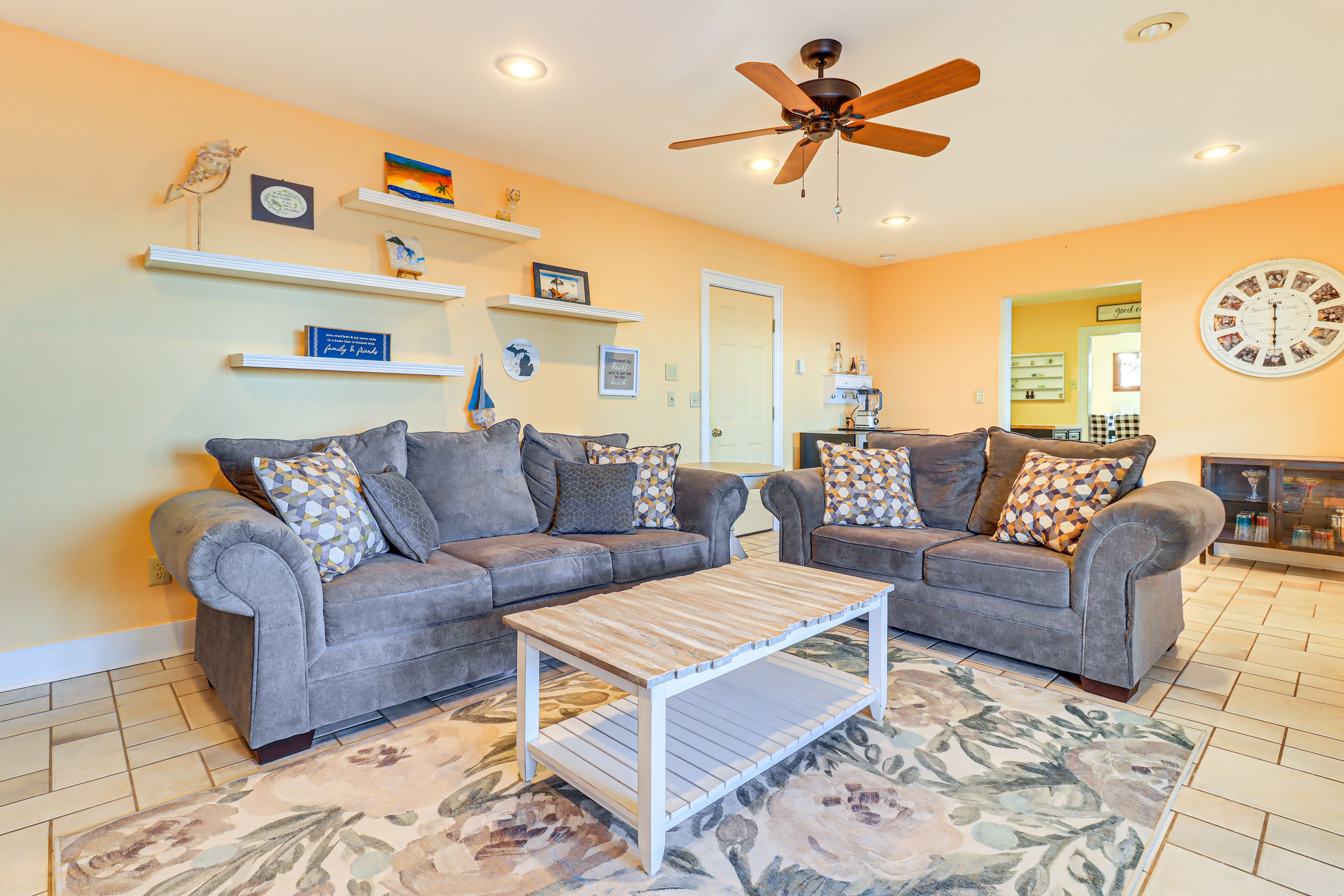 Seating Area | 1st Floor