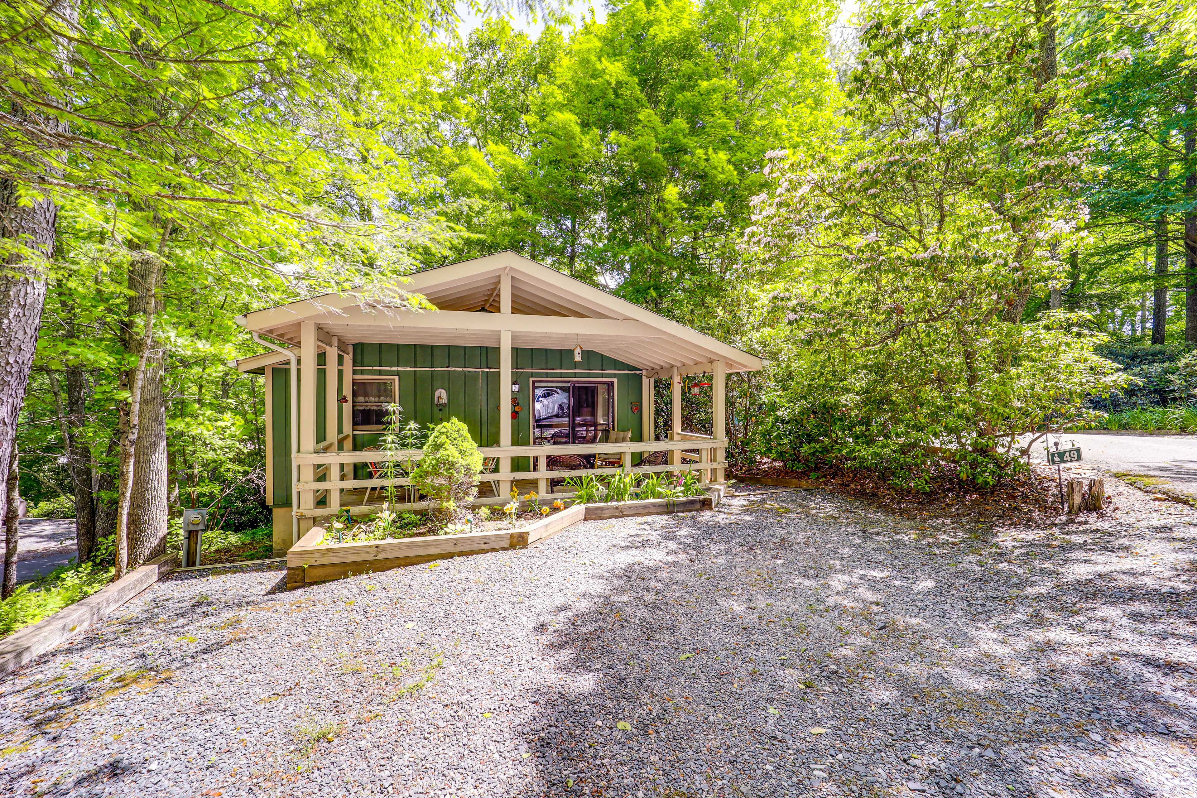 Cabin Exterior | Private Deck
