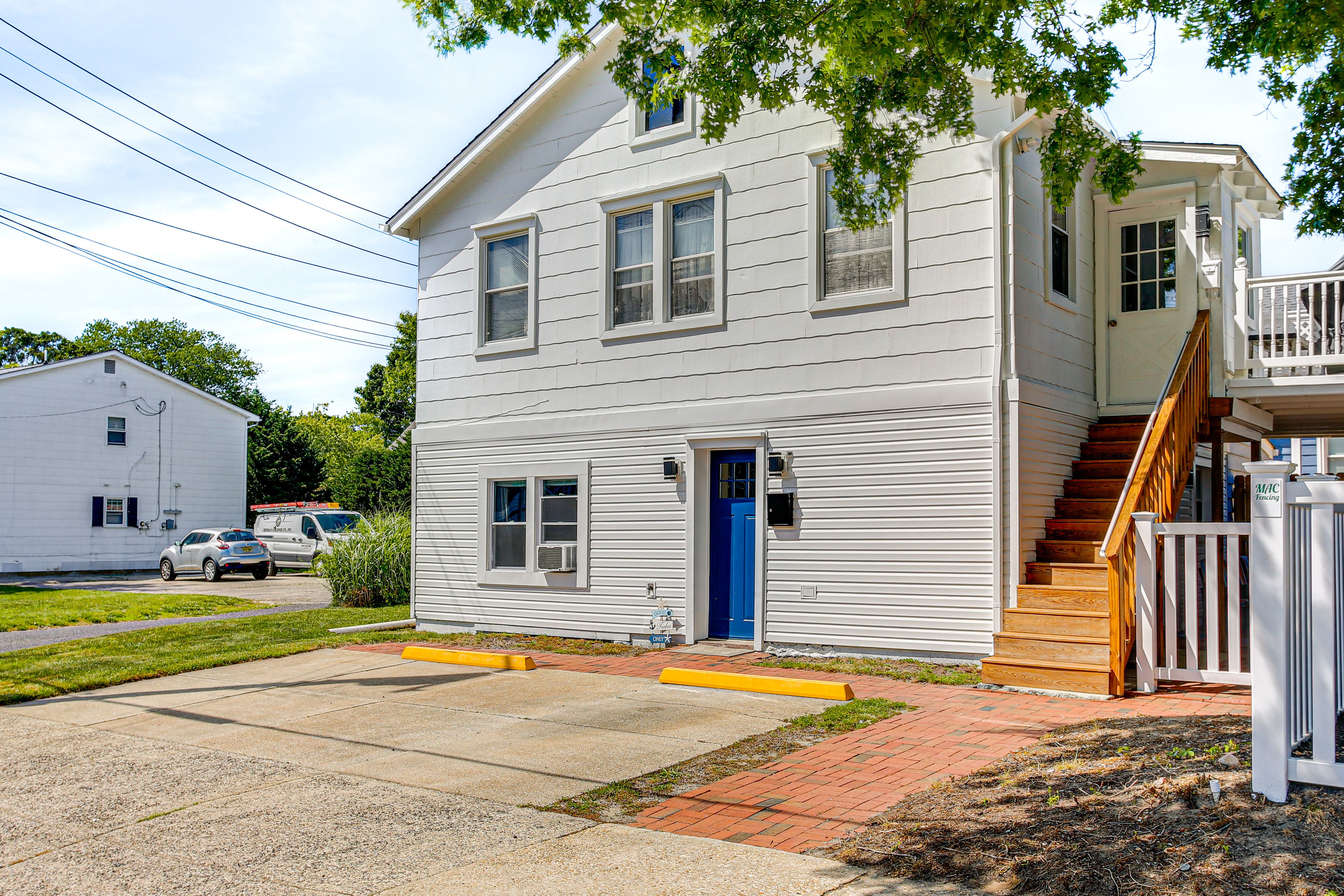 Parking | Driveway (1 Vehicle) | Free Street Parking