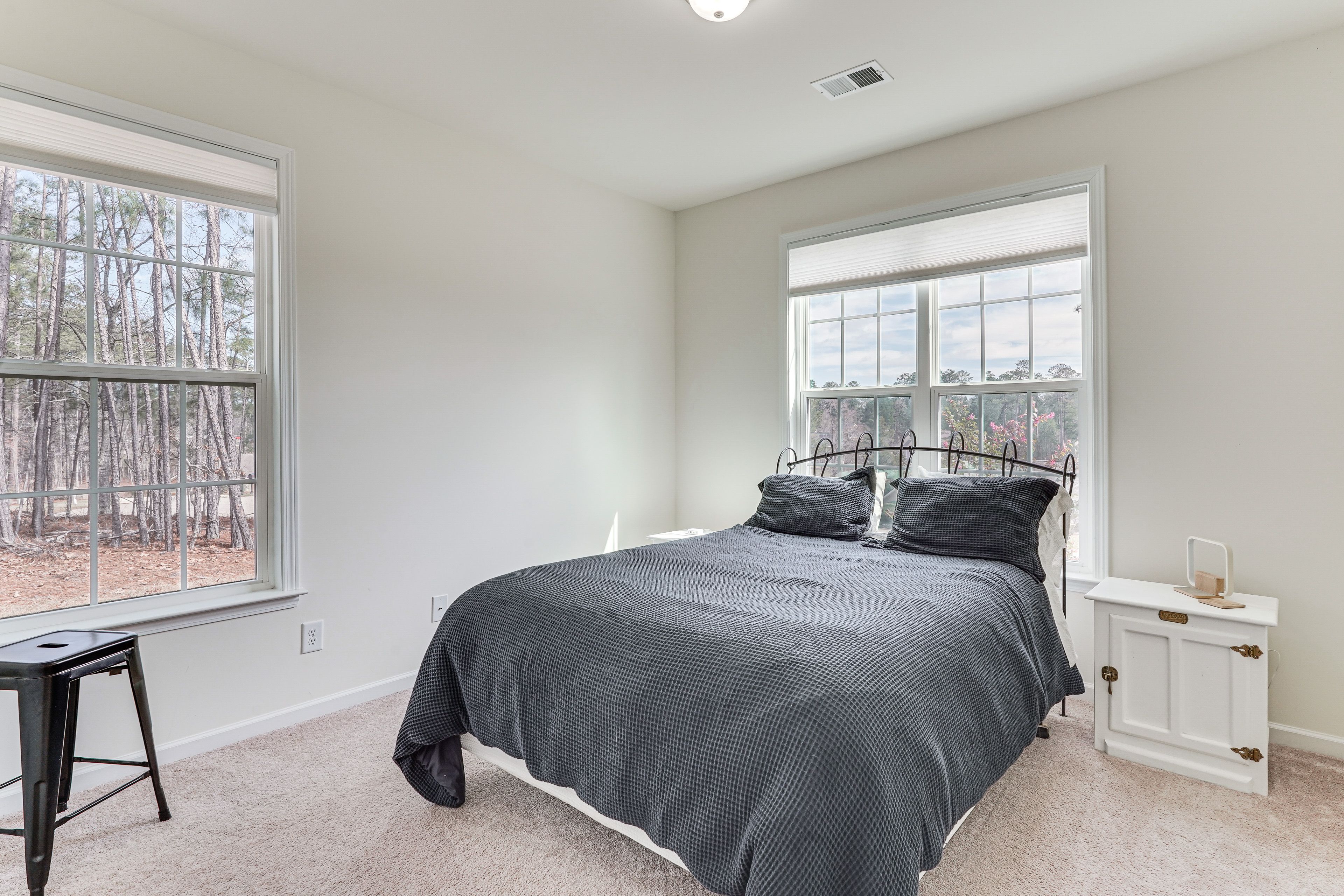 Bedroom 2 | Queen Bed