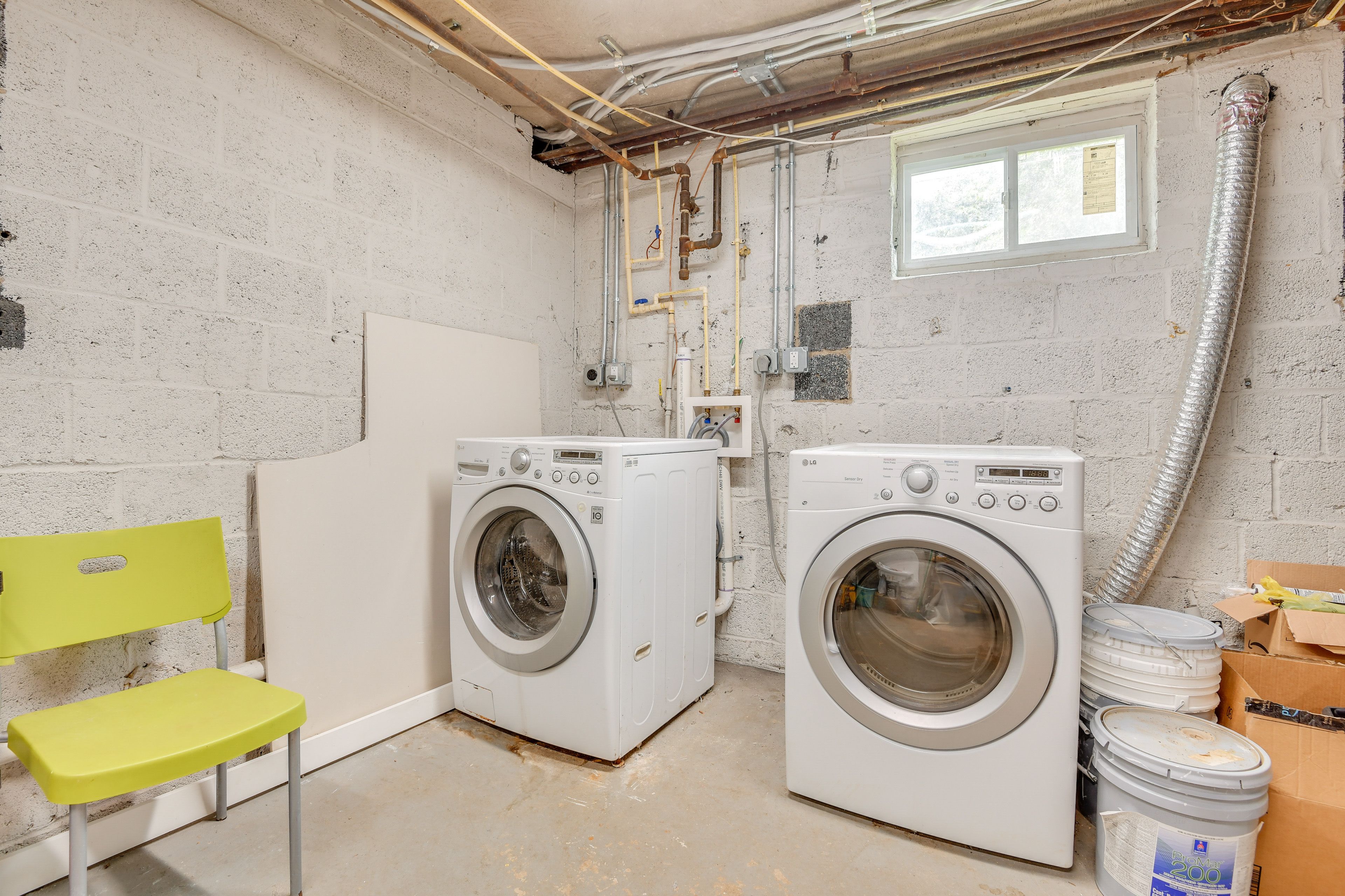 Community Amenities | Shared Laundry | Property Grounds | Trail Access
