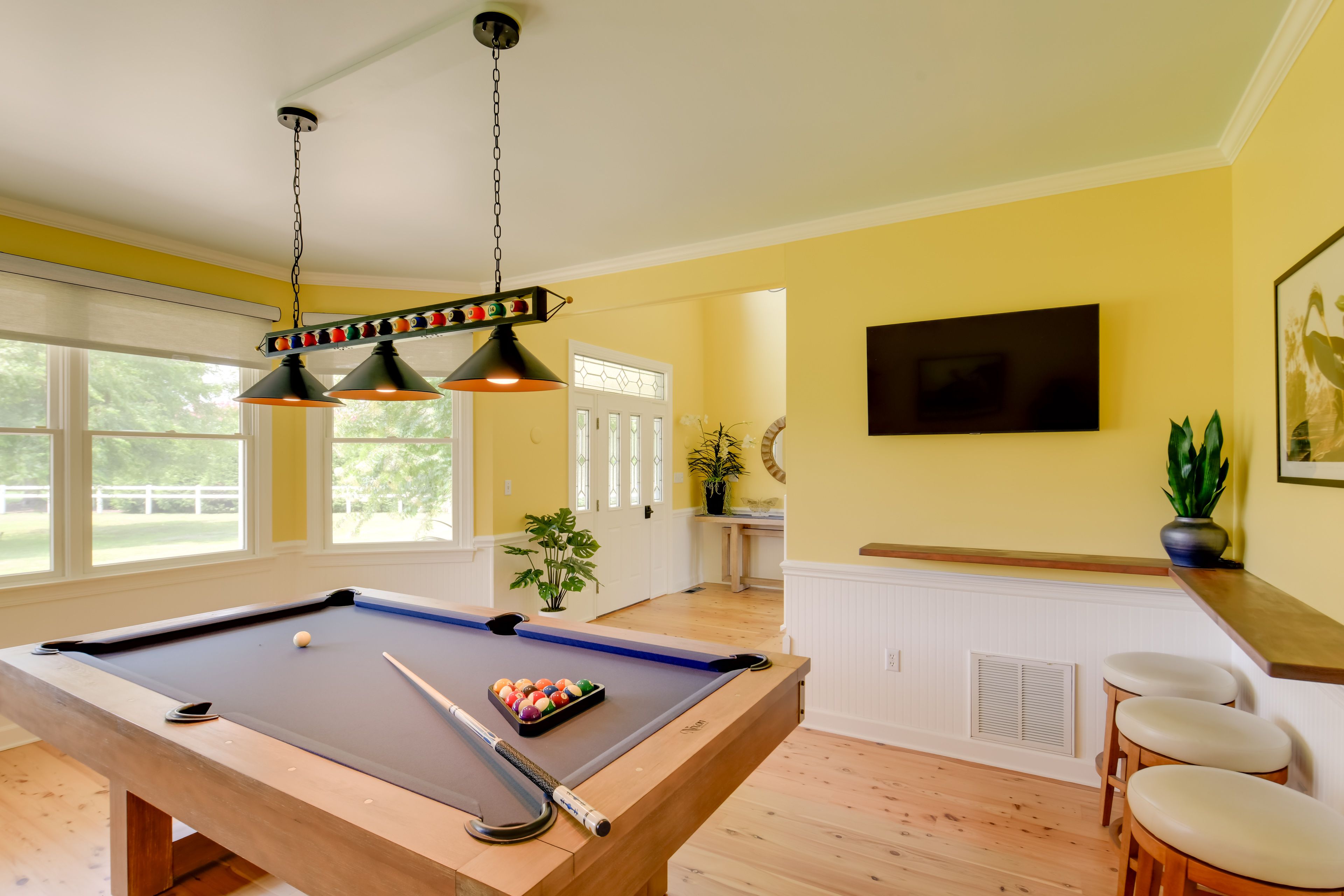 Billiard Room | Pool Table | Smart TV | 1st Floor