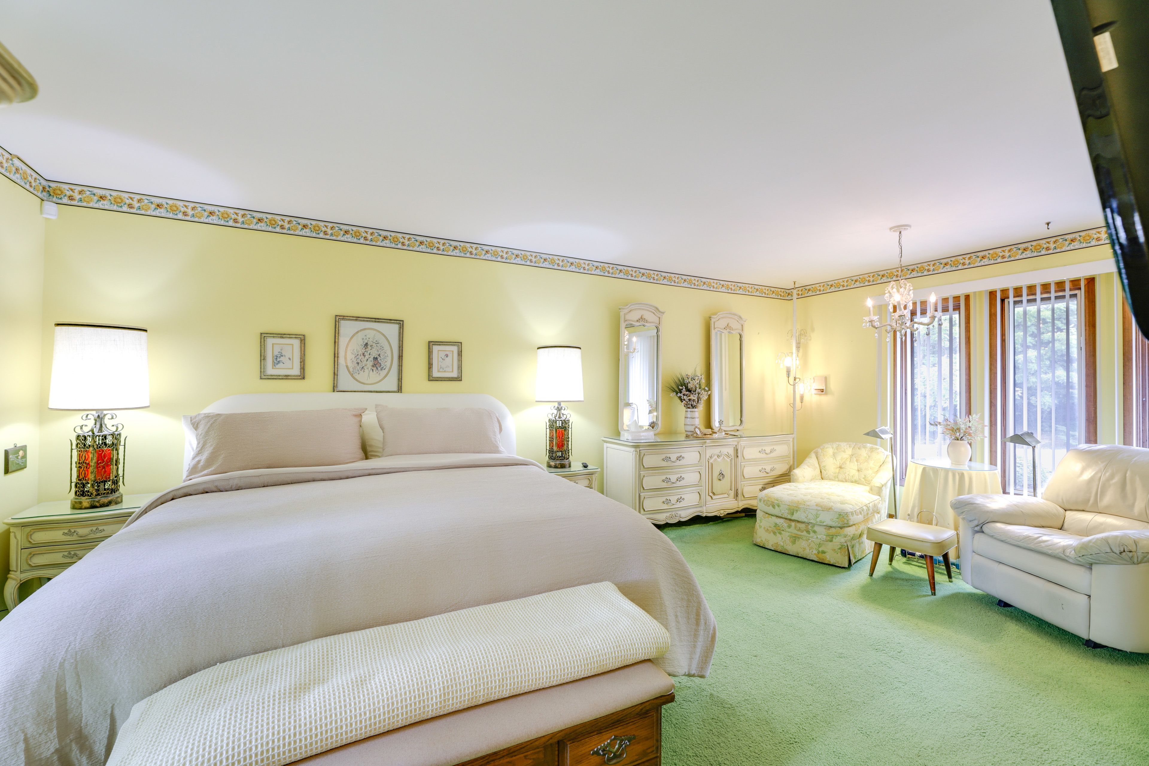 Bedroom 1 | King Bed