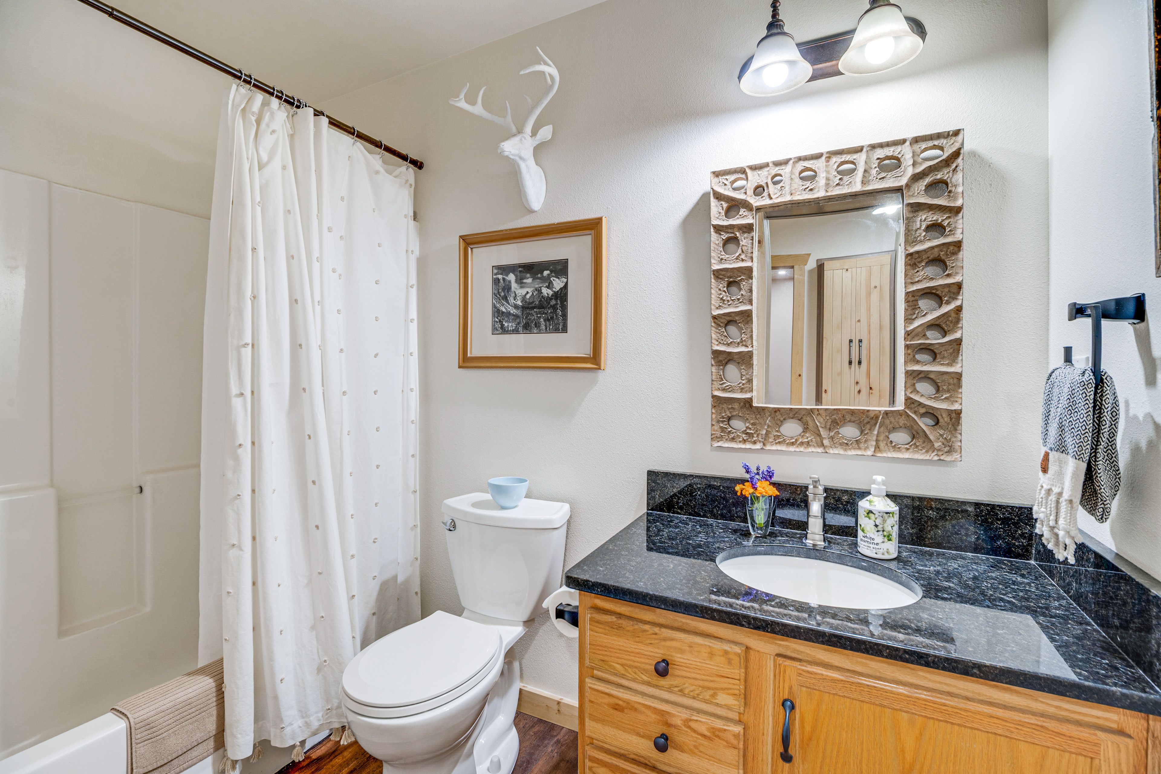 Full Bathroom | Main Floor