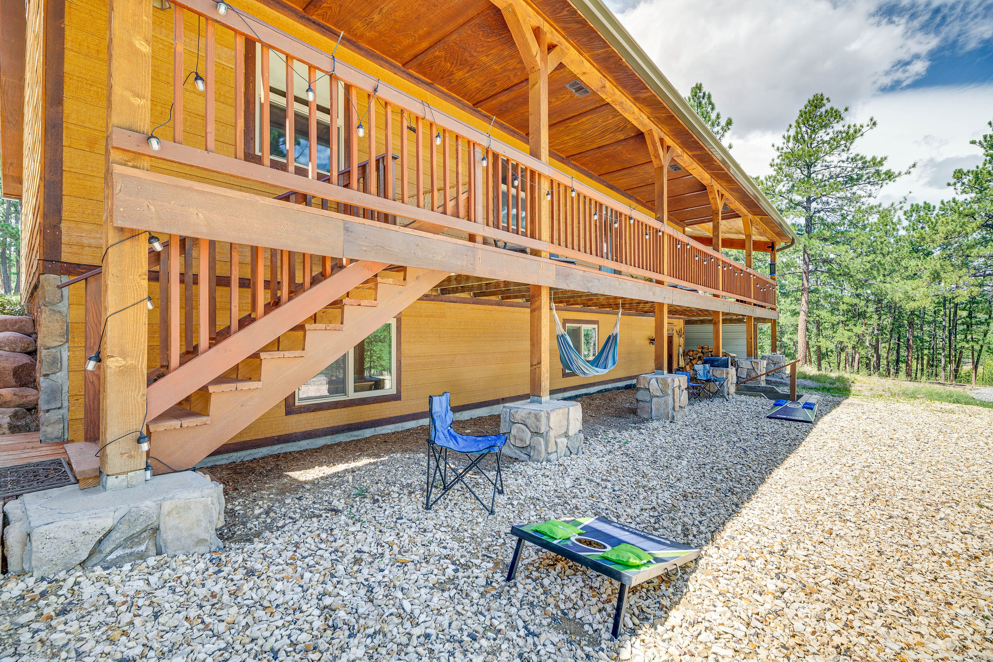 Cabin Exterior | Hammocks | Cornhole