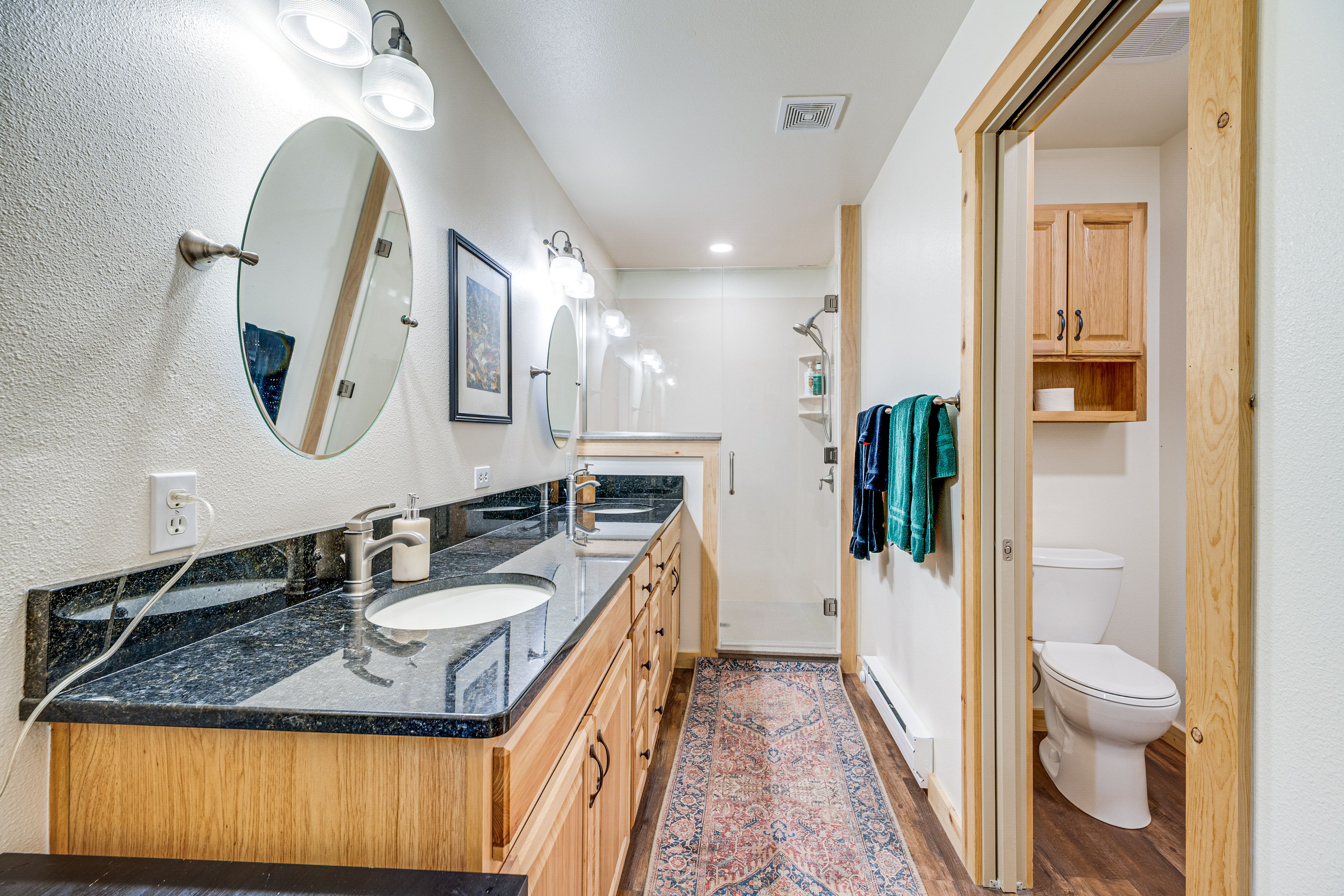 Full Bathroom | Complimentary Toiletries | Main Floor