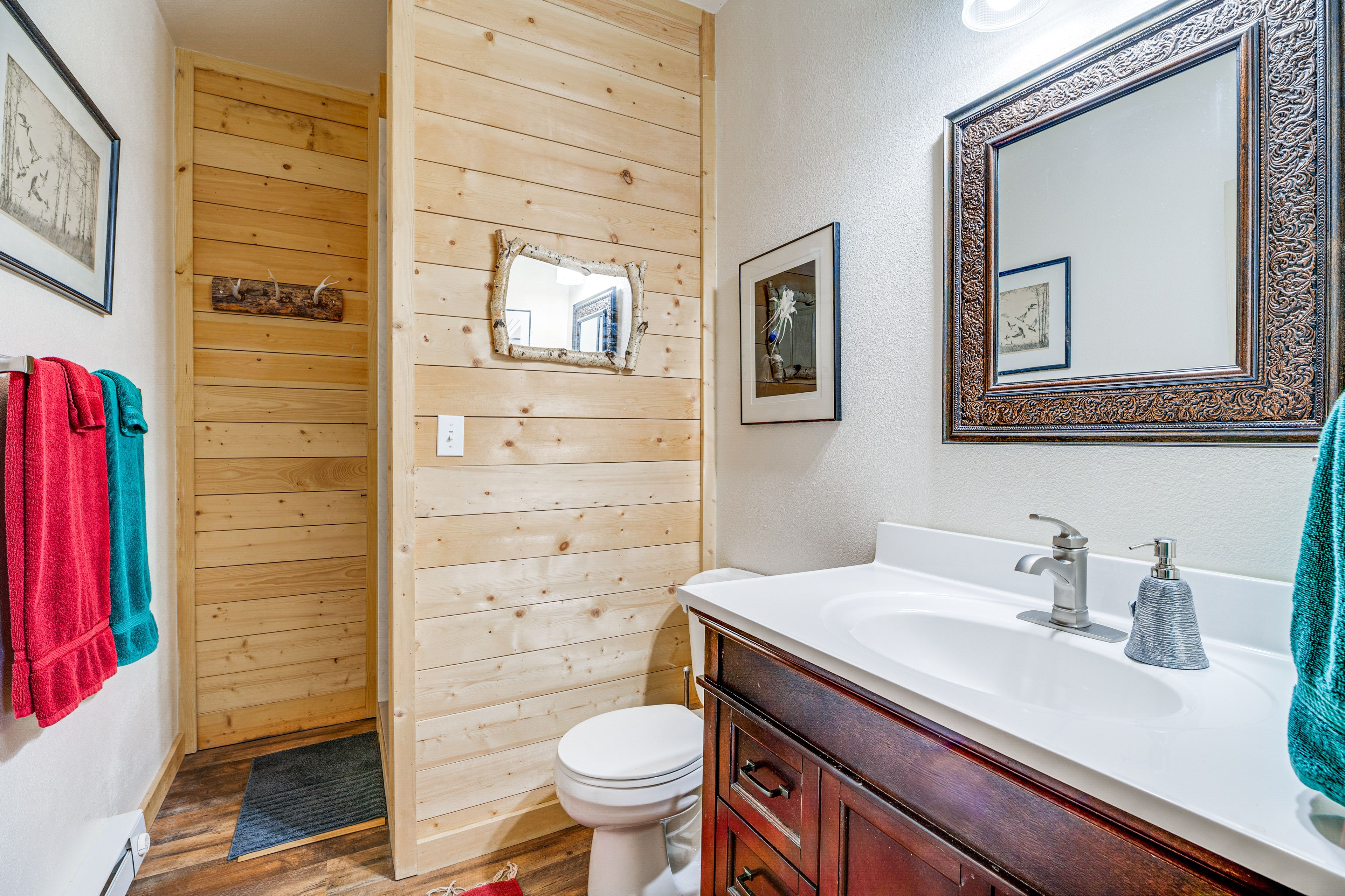 Full Bathroom | Towels Provided | Basement