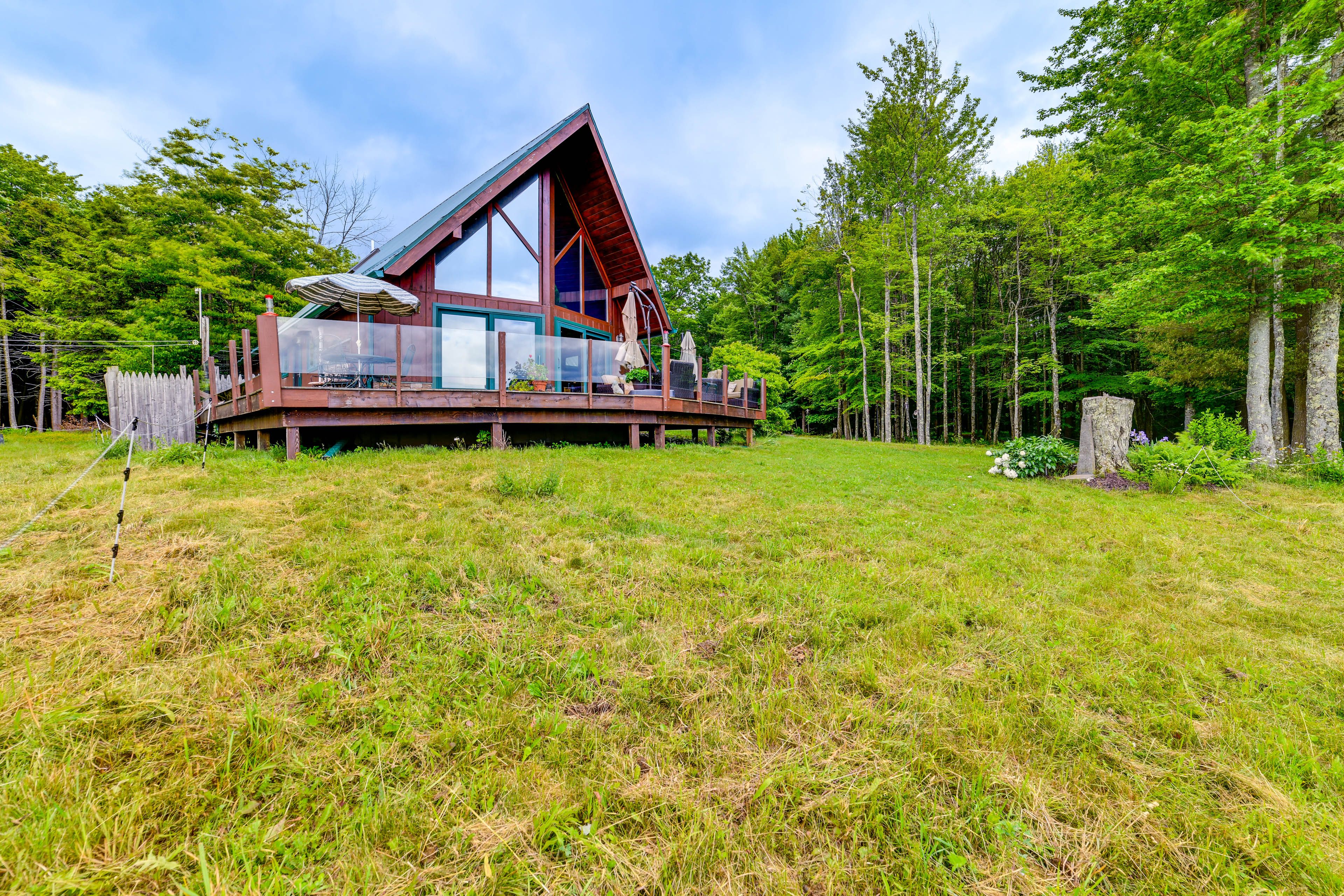 Cabin Exterior | Wood-Burning Fire Pit