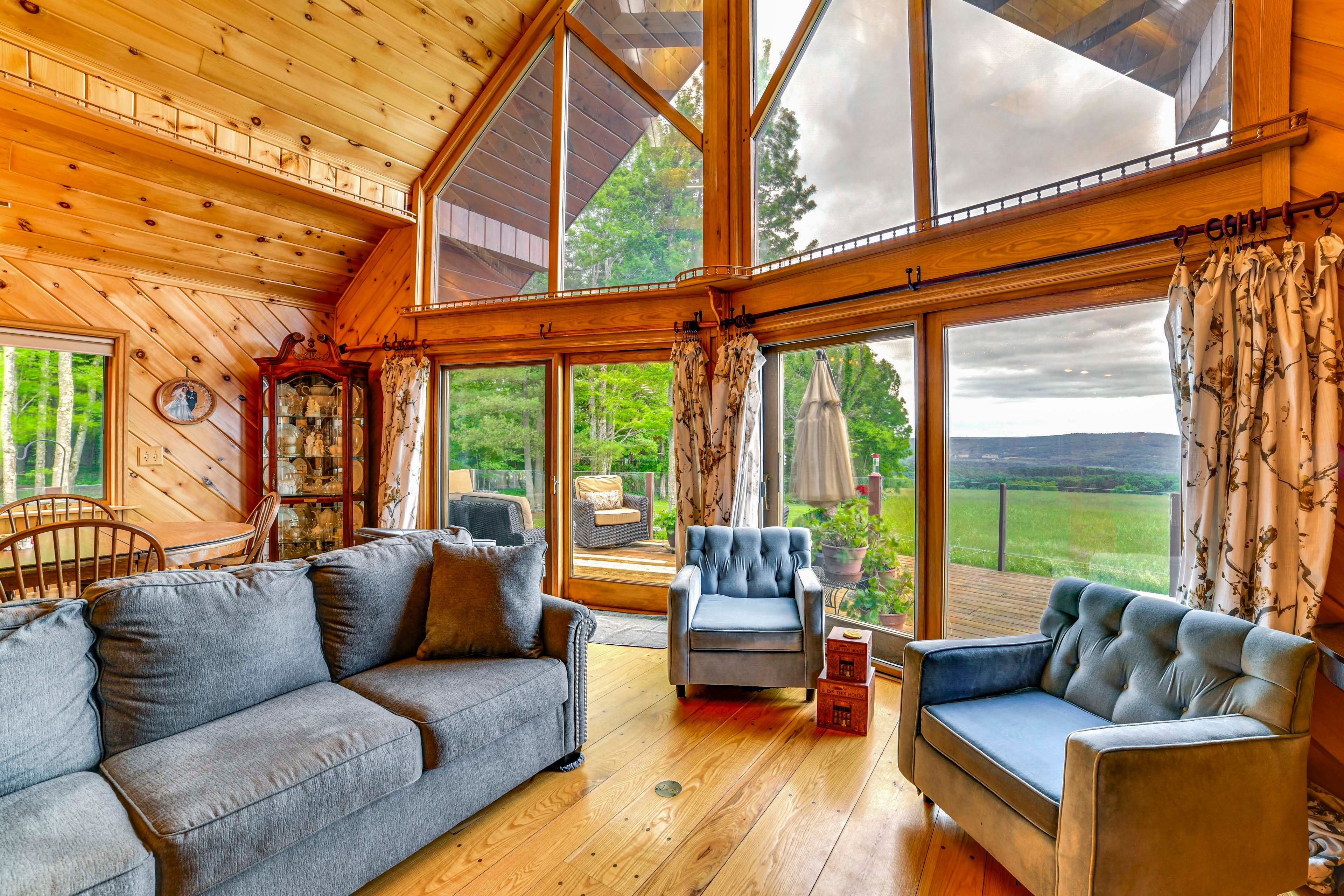 Living Room | 1st Floor | Free WiFi | Flat-Screen TV | Gas Fireplace
