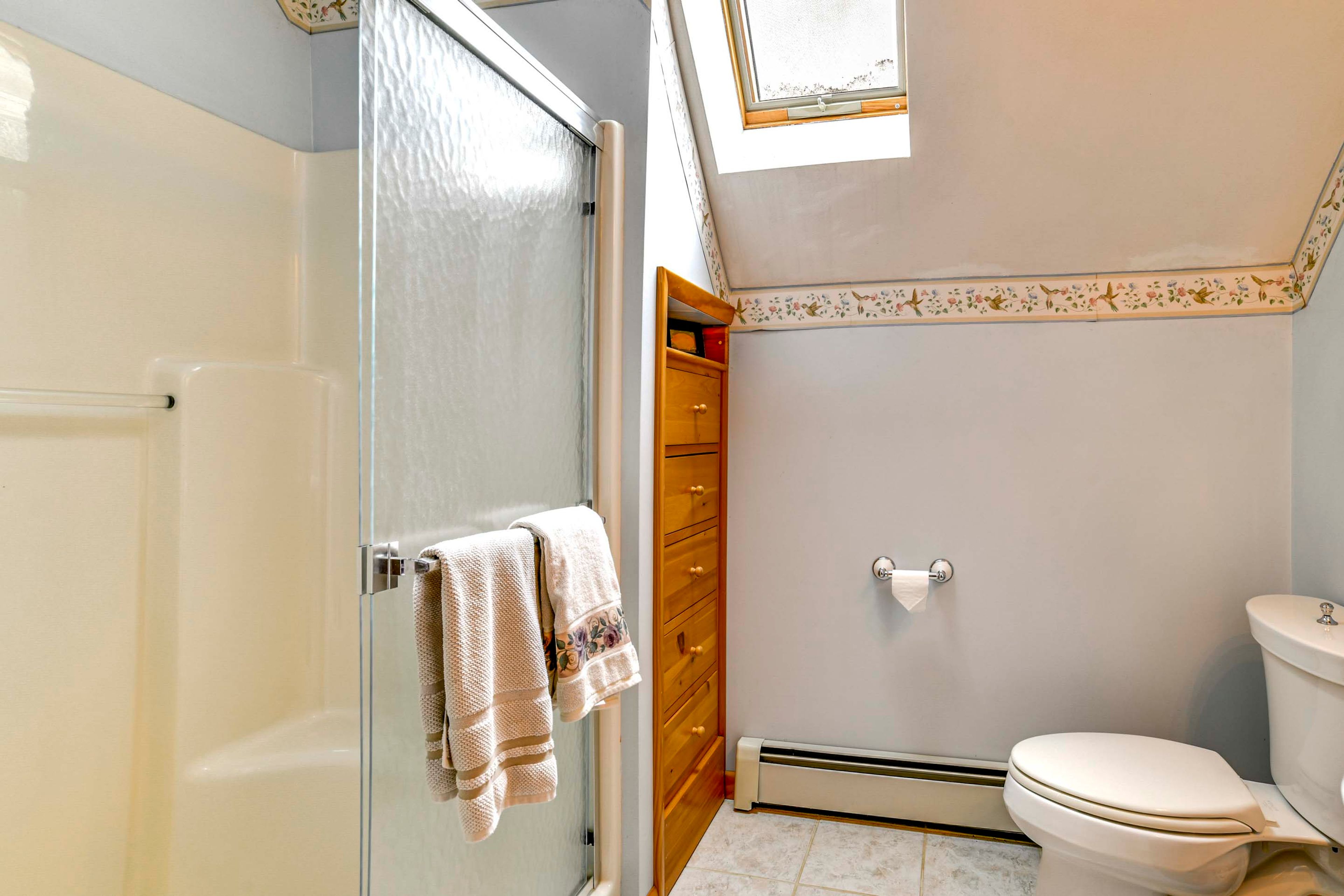 Full Bathroom | 2nd Floor