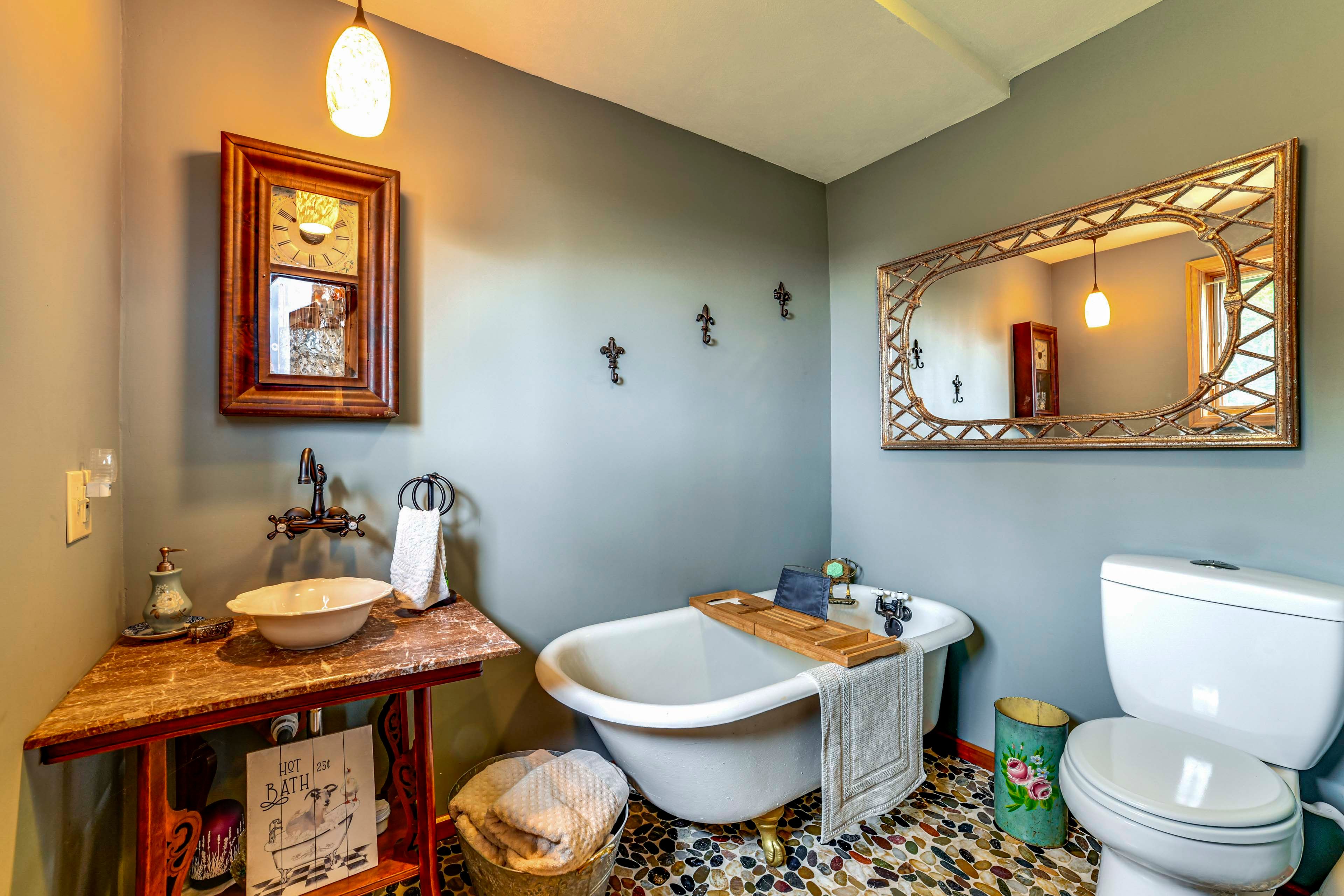 Full Bathroom | 1st Floor
