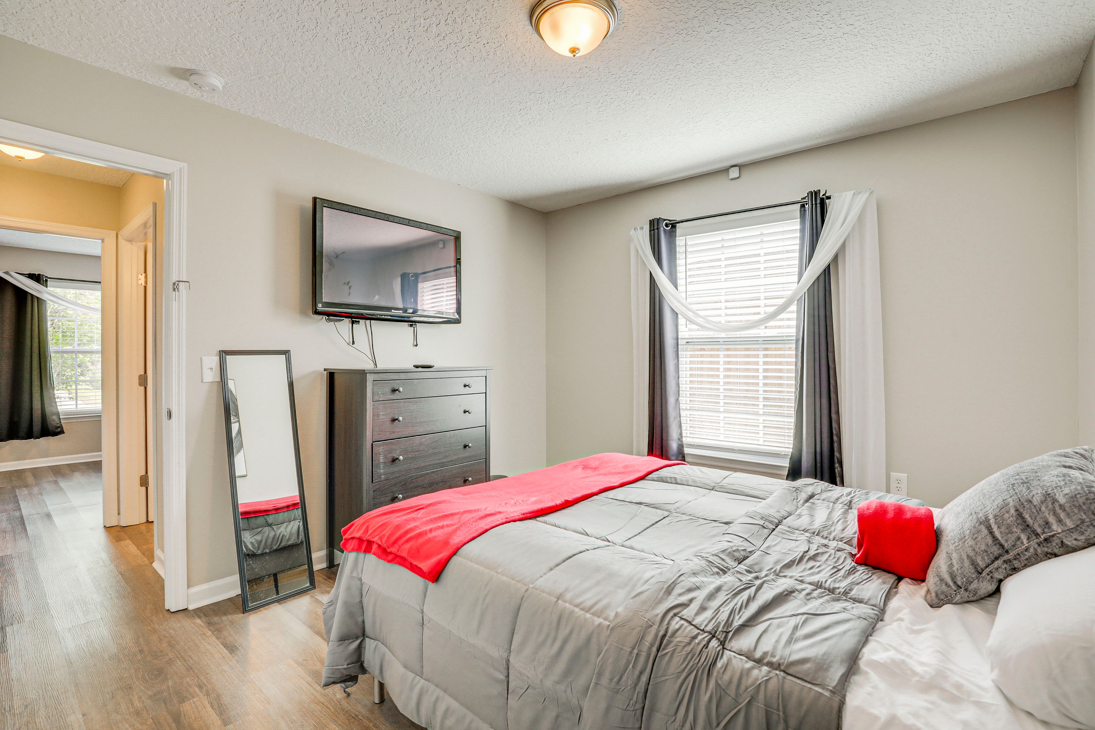 Bedroom 3 | Queen Bed
