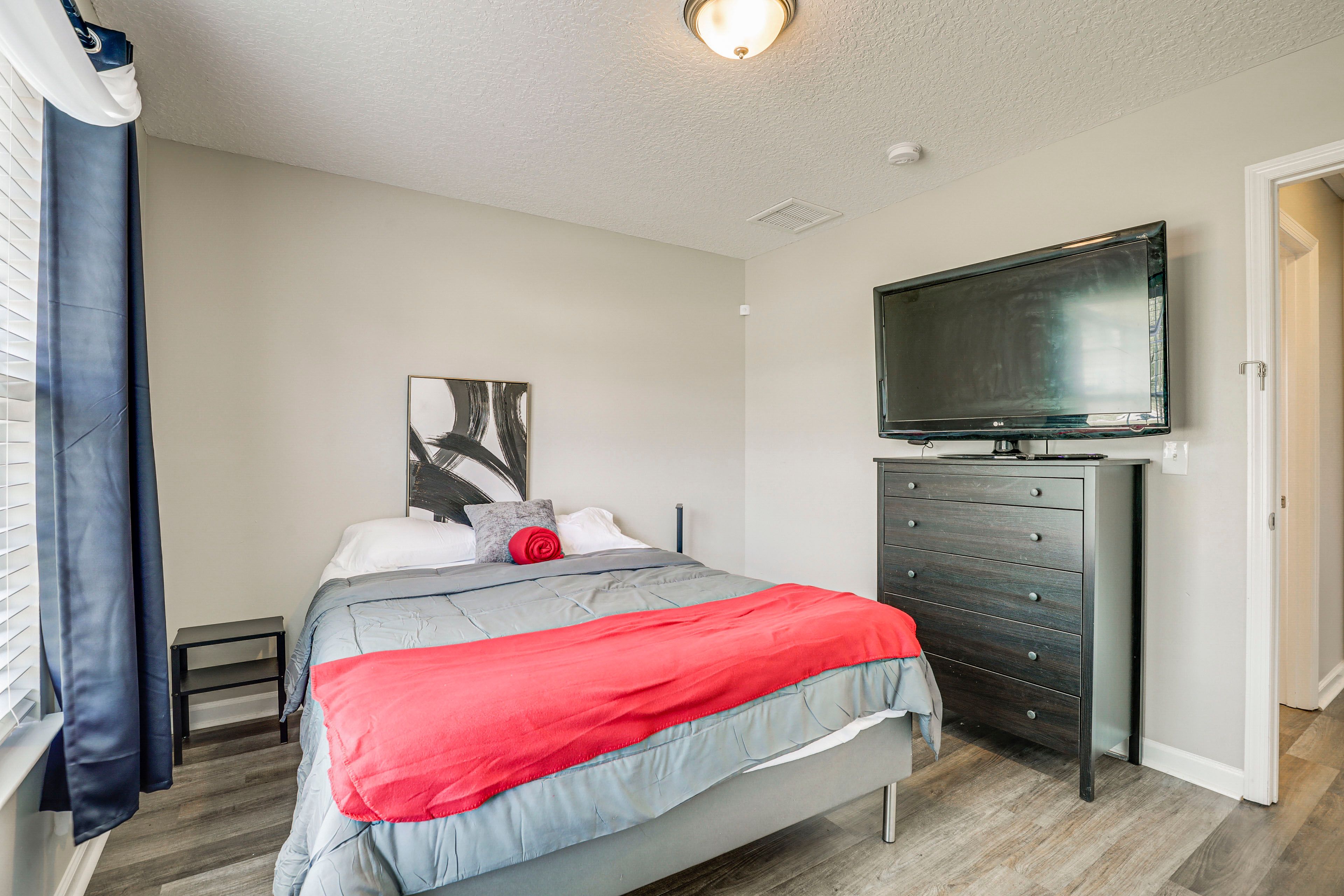 Bedroom 2 | Queen Bed
