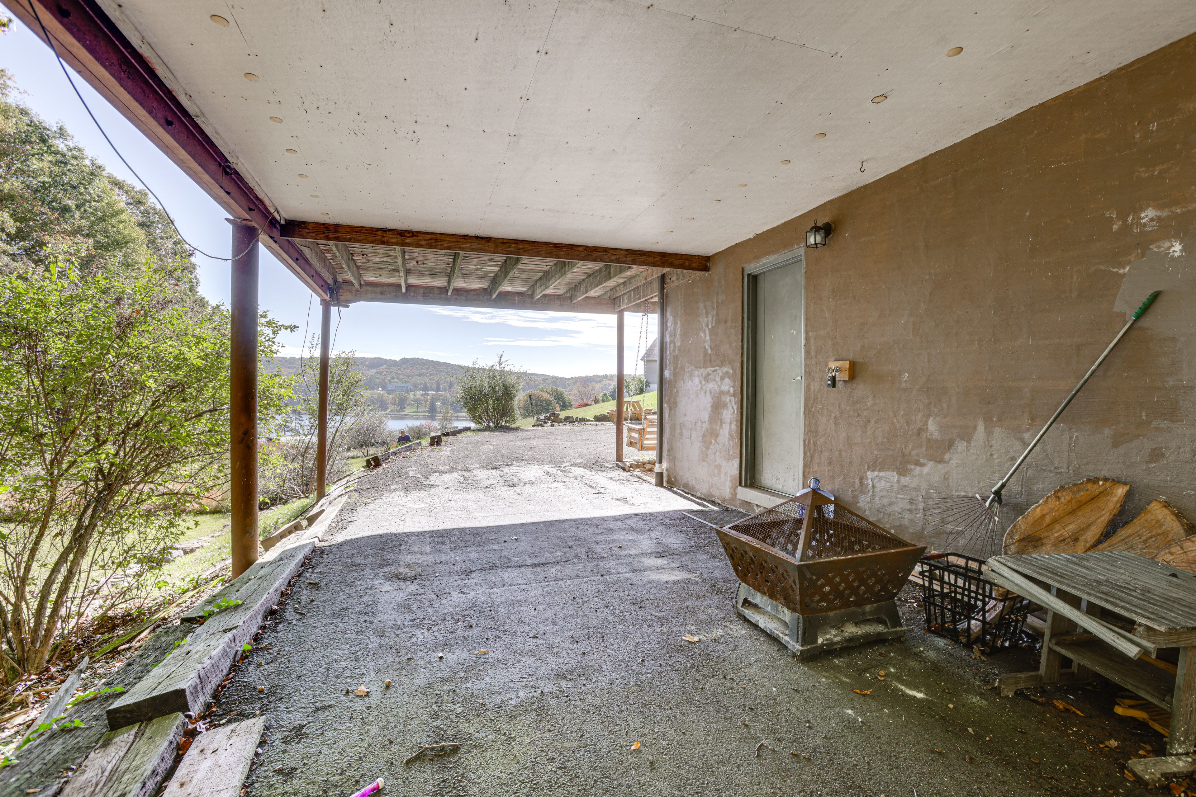 Parking | Carport (1 Vehicle) | Driveway (4 Vehicles) | Trailer Parking Allowed