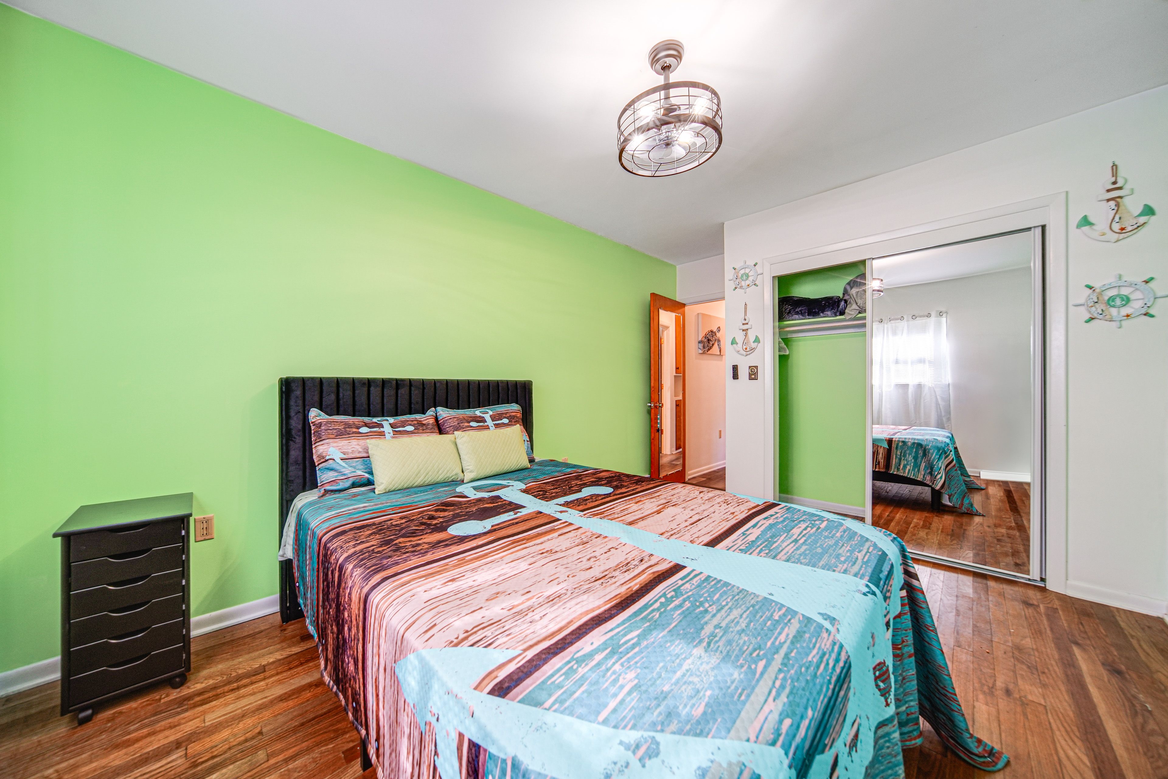 Bedroom 2 | Queen Bed