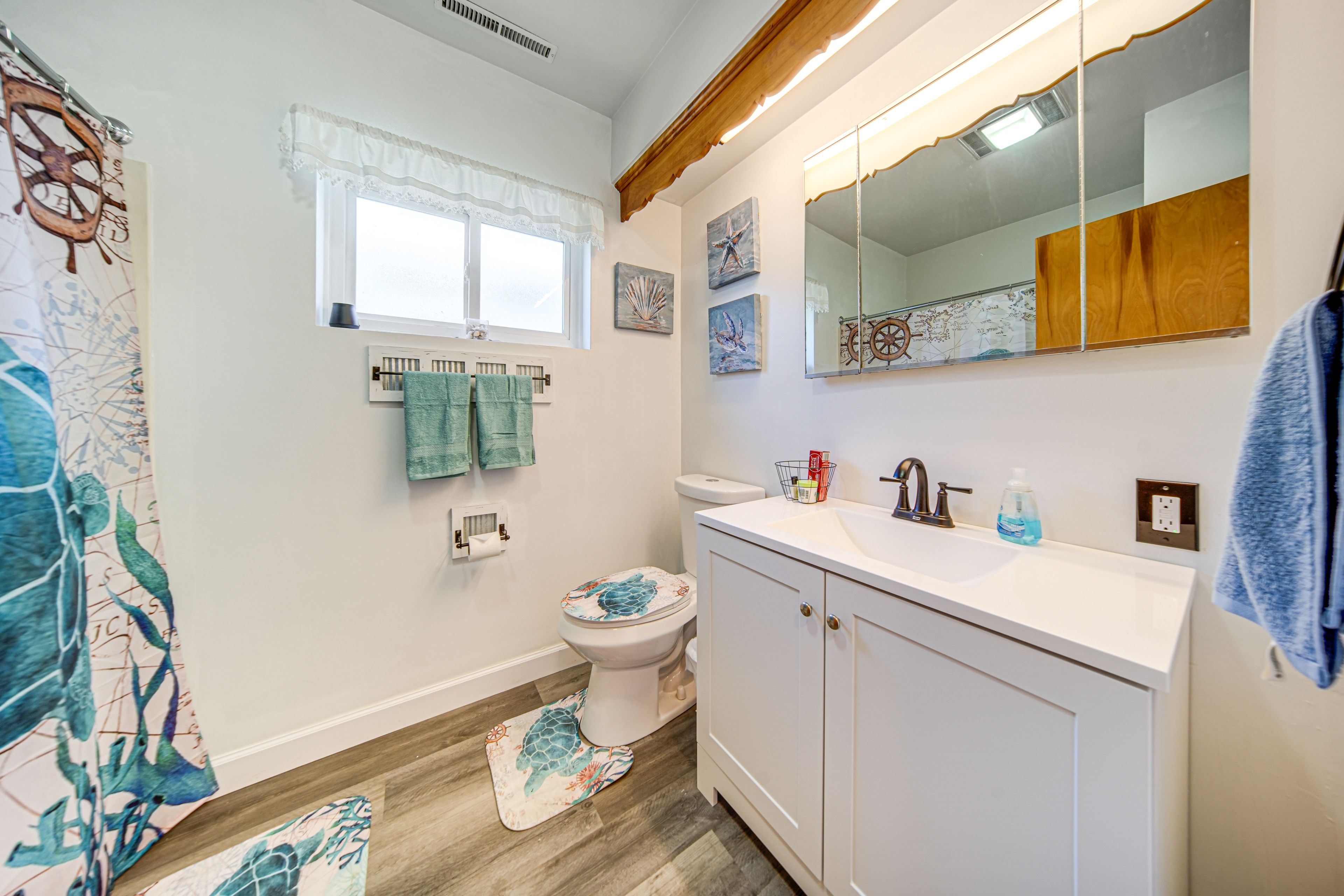Bathroom | Complimentary Toiletries | Towels Provided