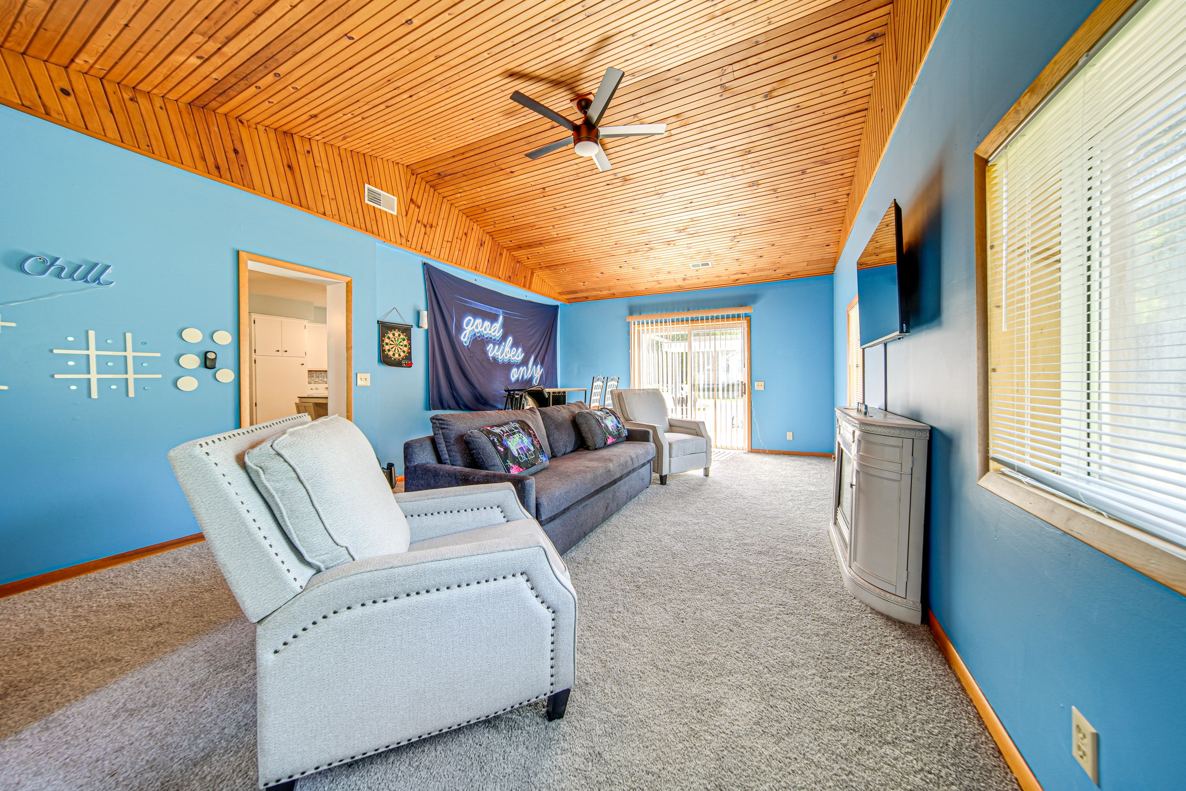 Rec Room | Queen Sleeper Sofa | Smart TV