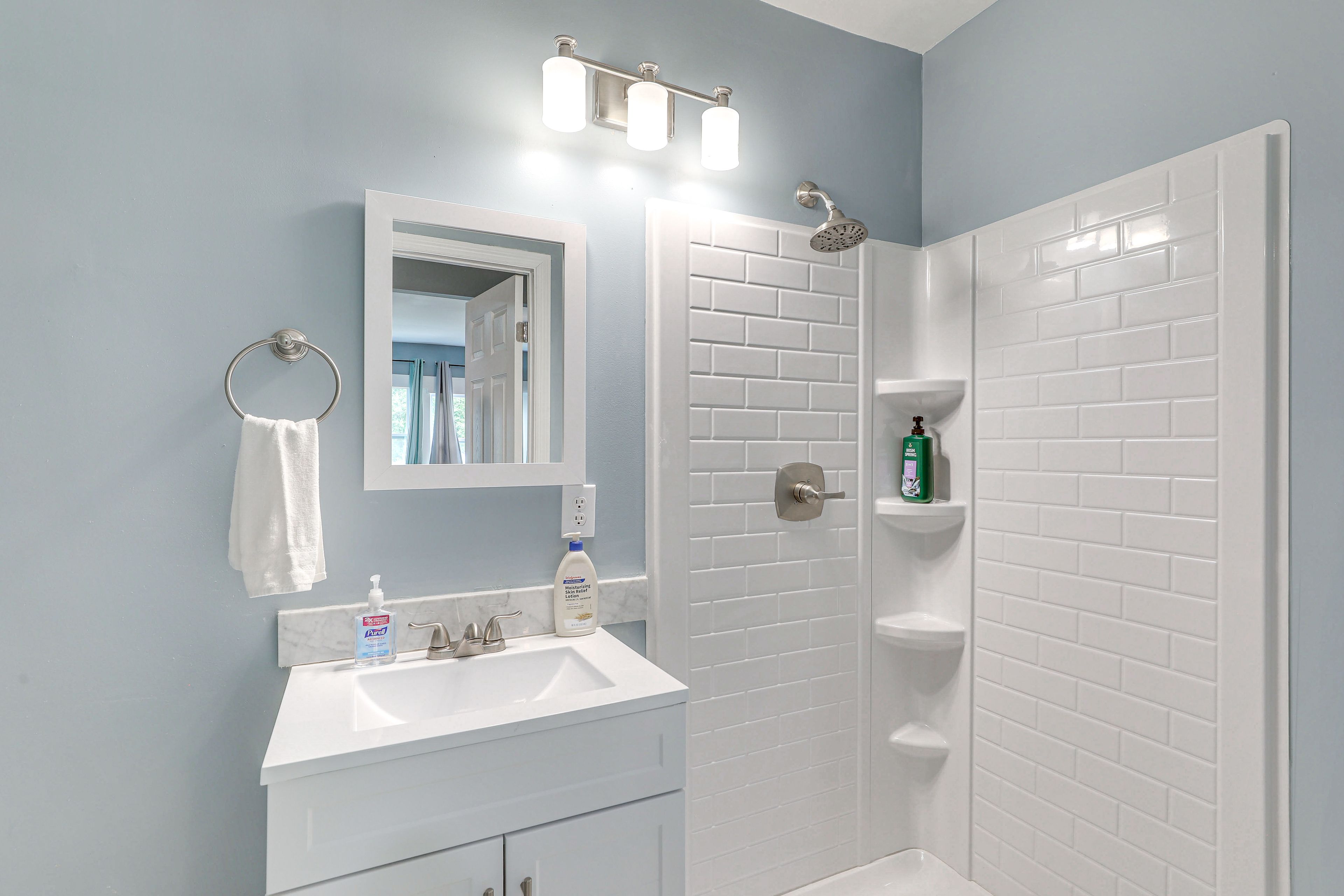 Full Bathroom | 1st Floor