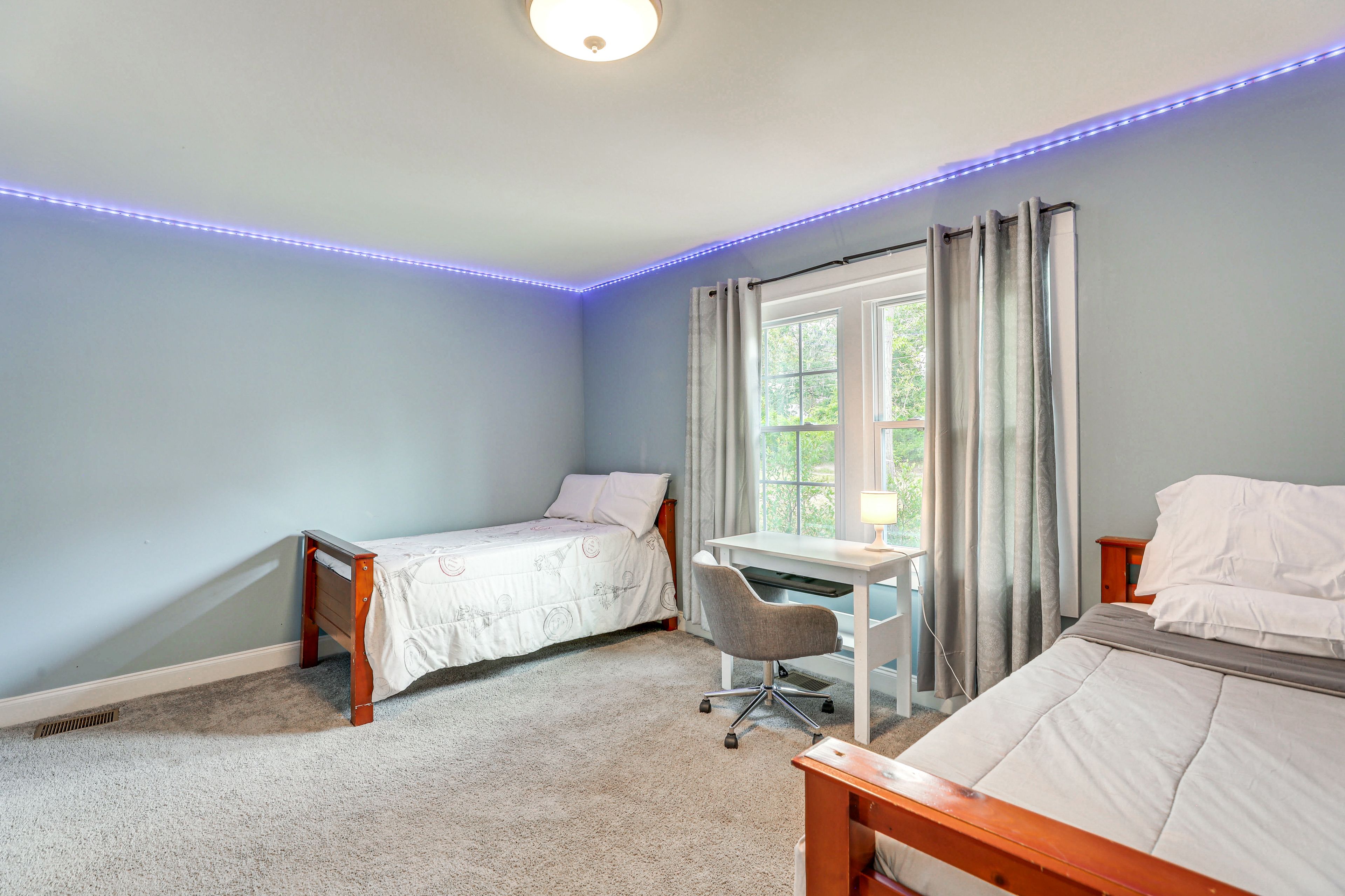 Bedroom 2 | 2 Twin Beds | En-Suite Bathroom | 1st Floor
