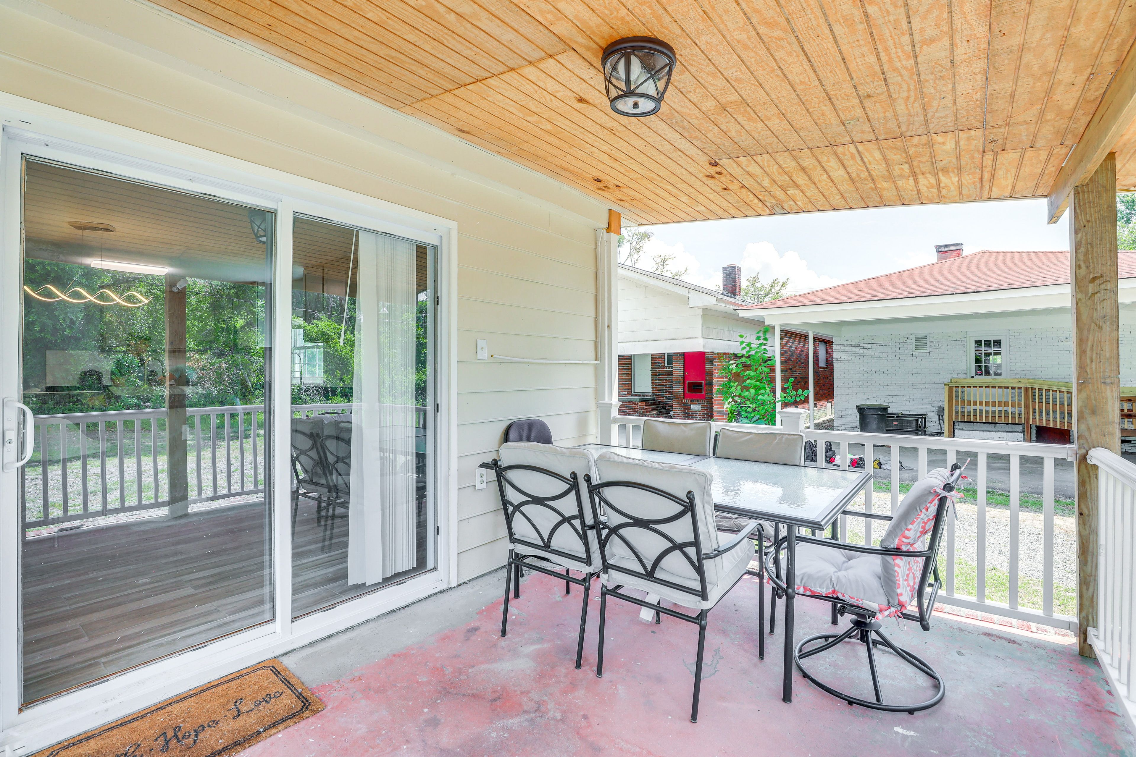 Covered Patio | Outdoor Dining