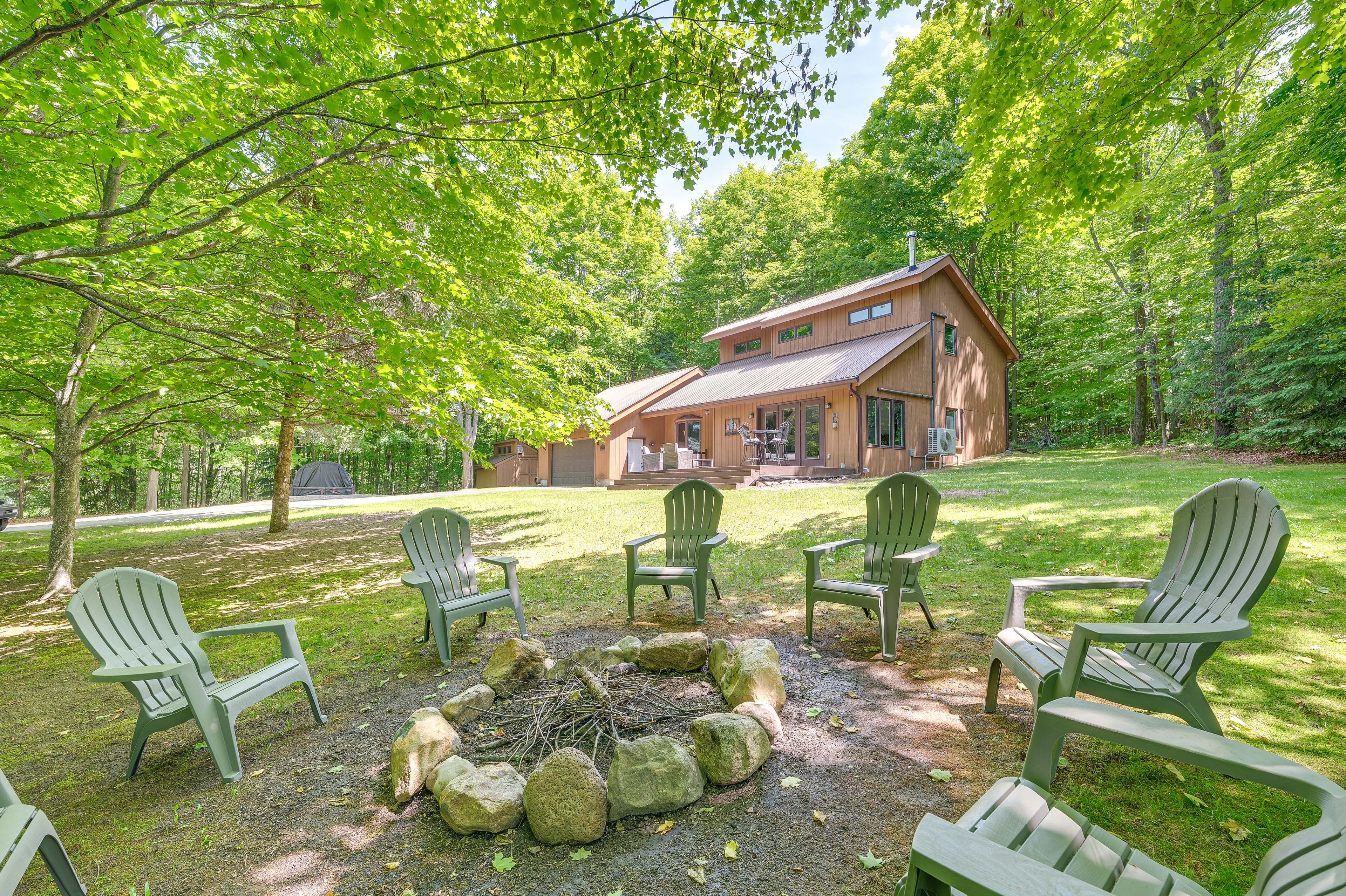 Alden Vacation Rental | 3BR | 2BA | 1,527 Sq Ft | 5 Steps Required