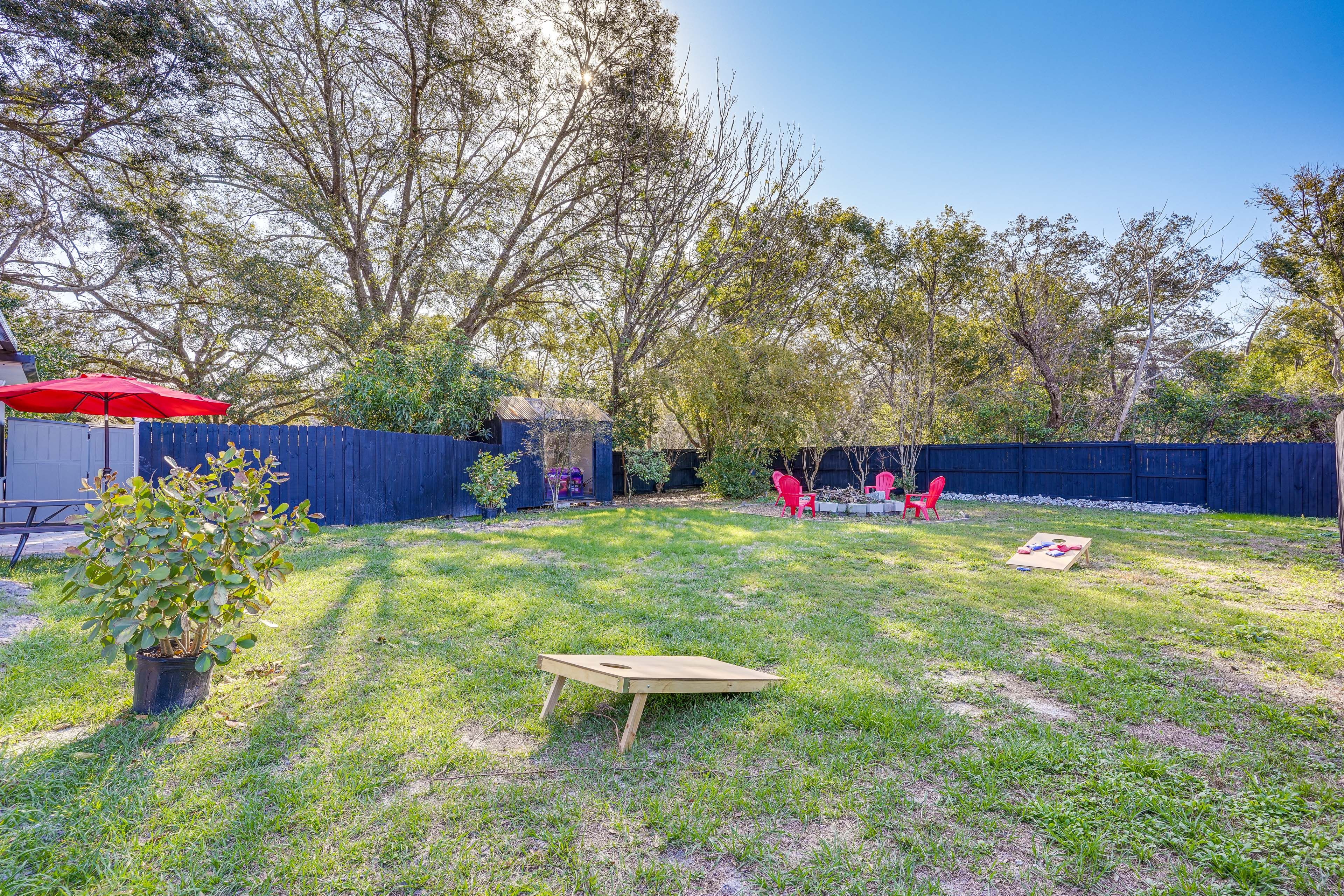 Private Backyard | Cornhole | Fire Pit