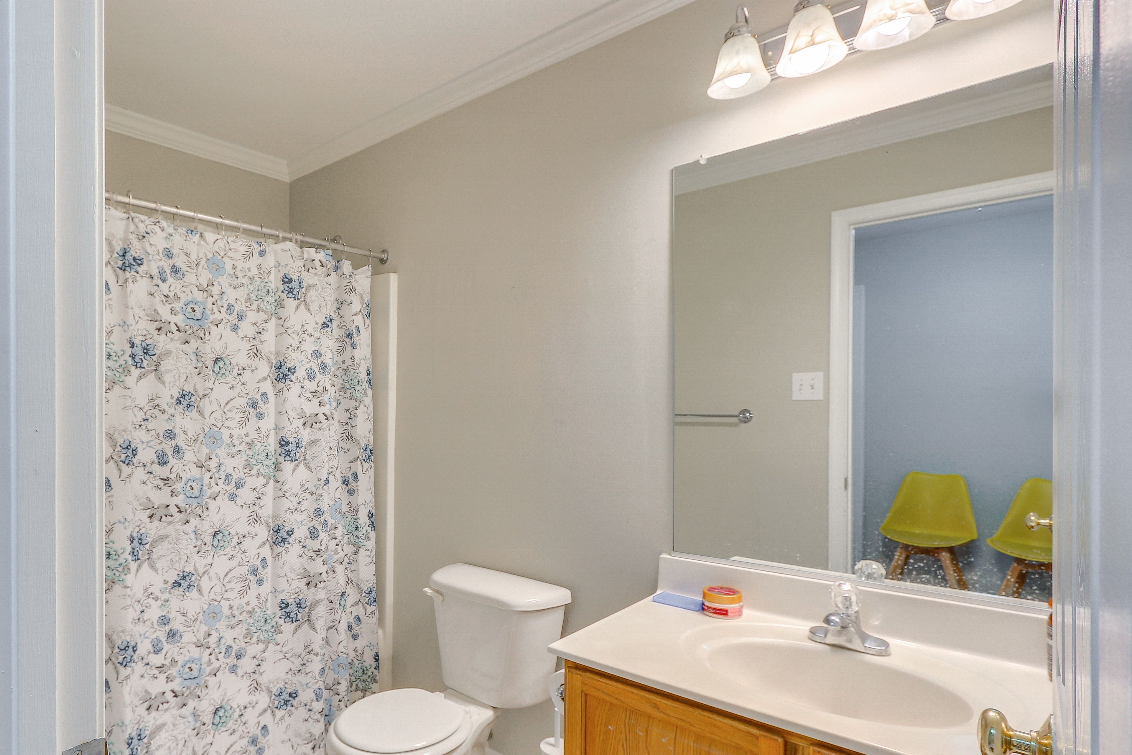 Full Bathroom | 2nd Floor