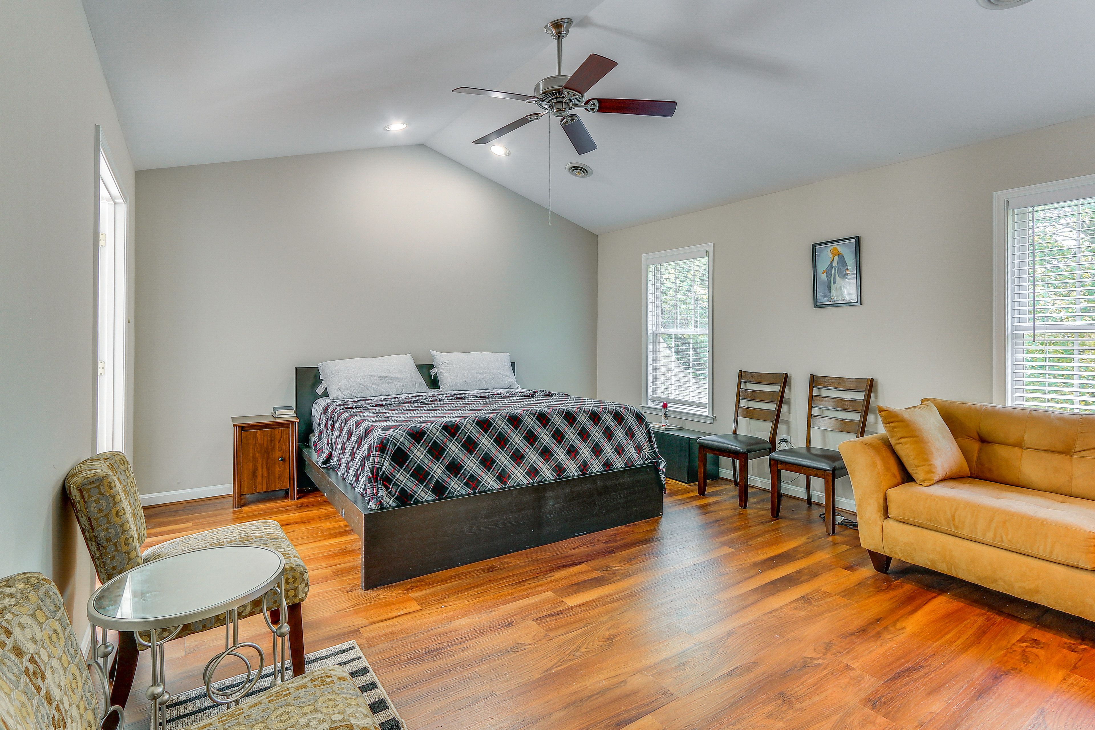 Bedroom 1 | King Bed | Linens Provided | En-Suite Bathroom | 2nd Floor