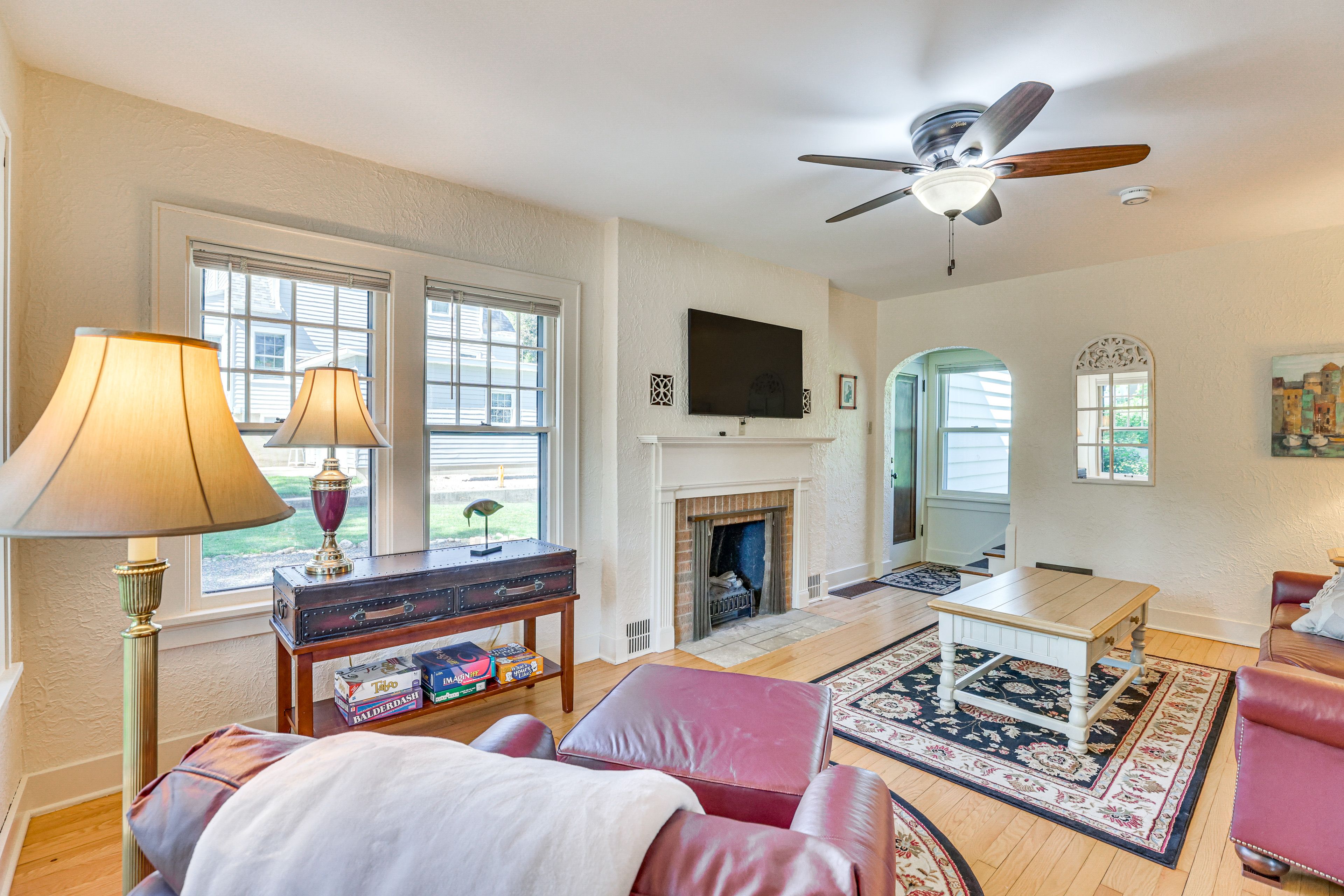 Living Room | Cable TV | Board Games | 1st Floor