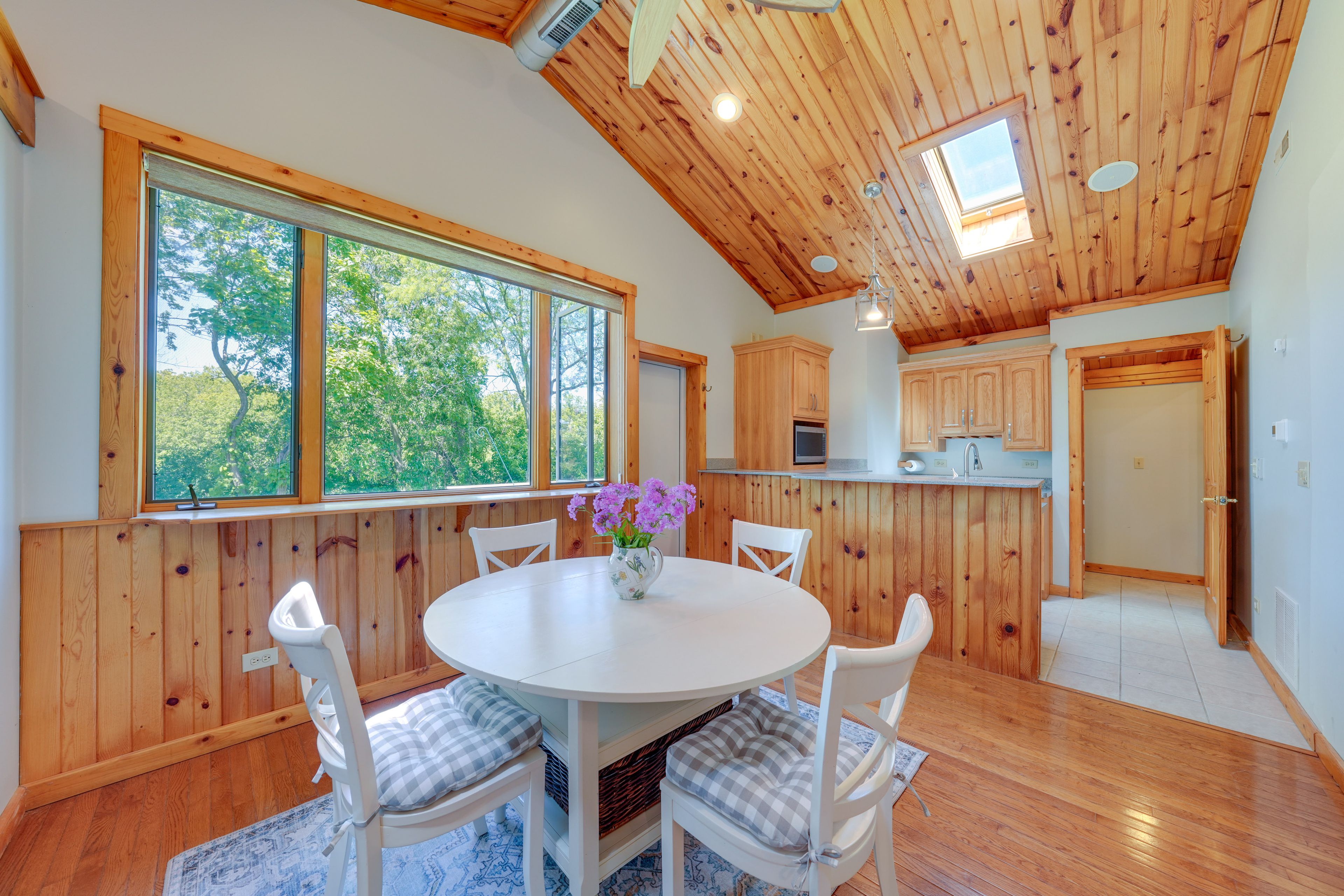 Dining Room | Central A/C & Heating | Free WiFi