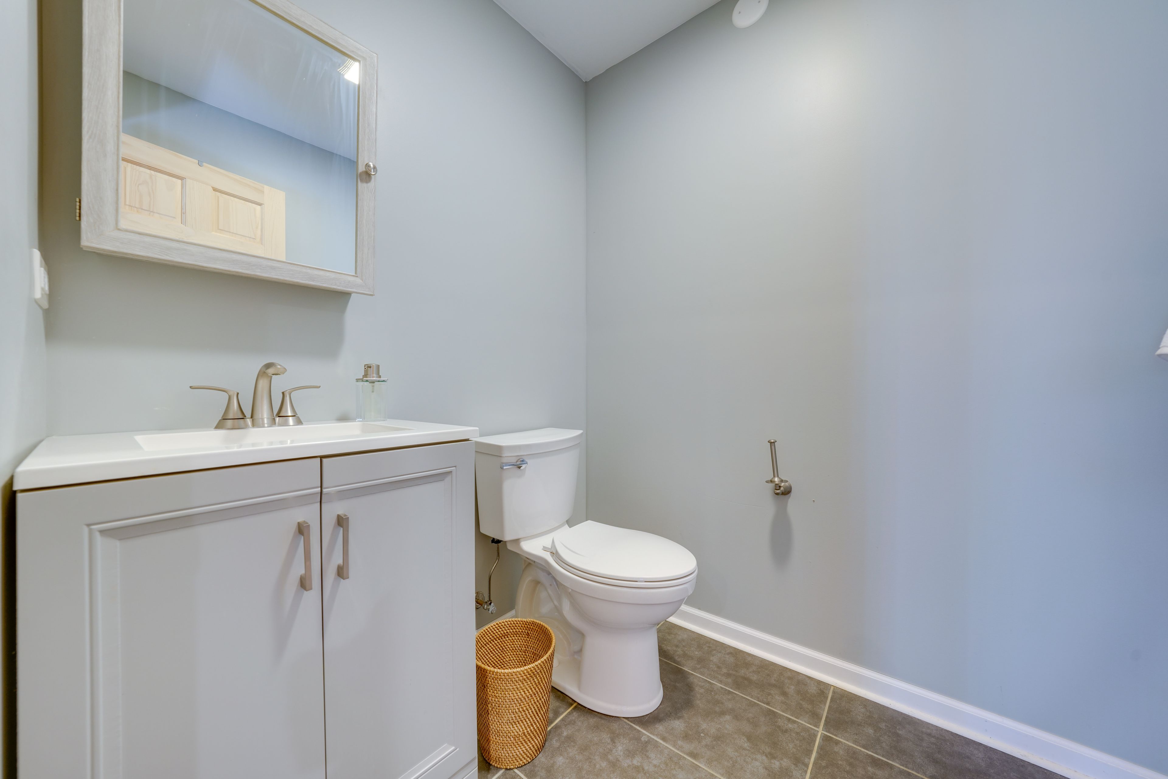 Half Bathroom | 2nd Floor